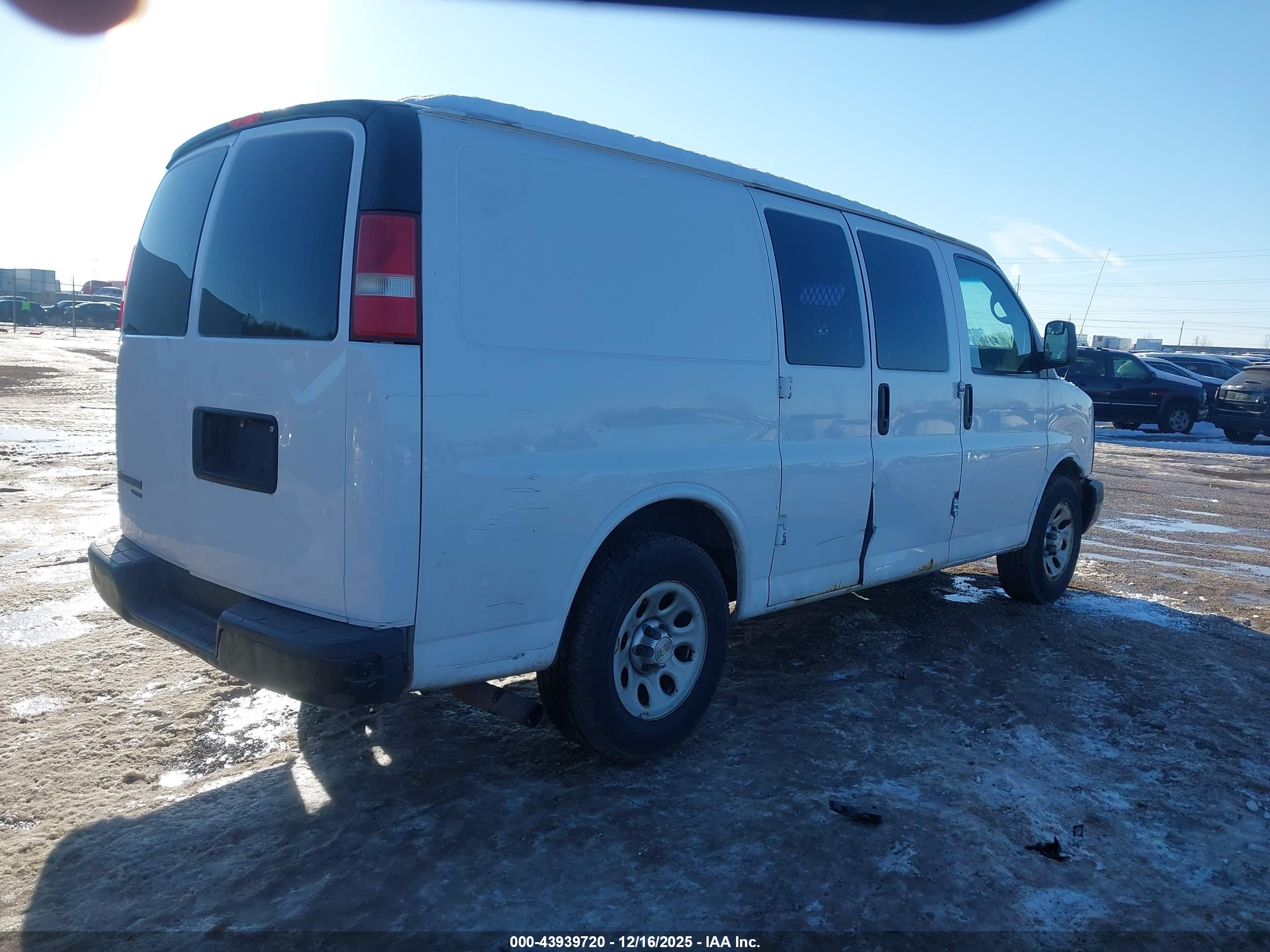 CHEVROLET EXPRESS image 4