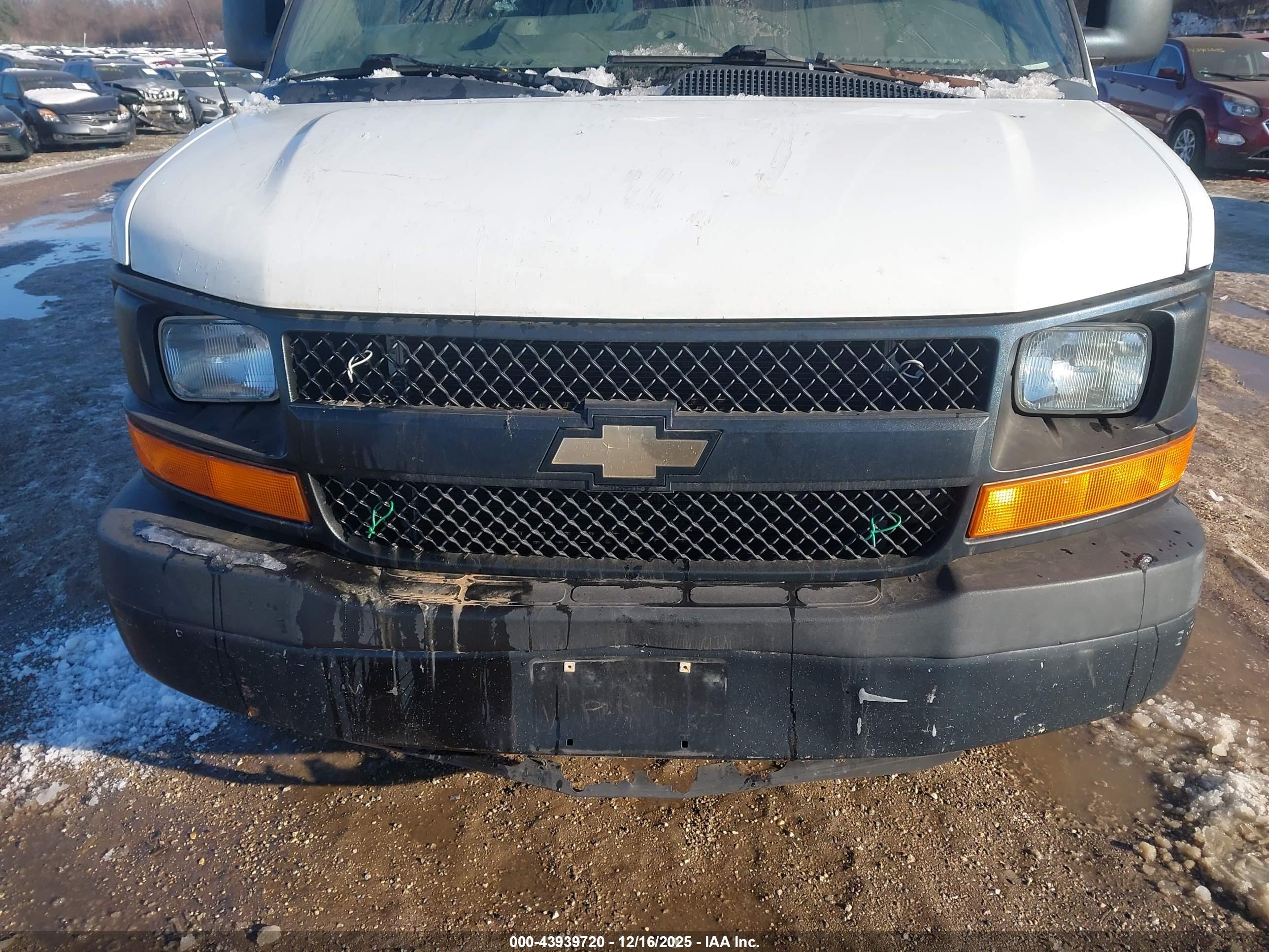 CHEVROLET EXPRESS image 6