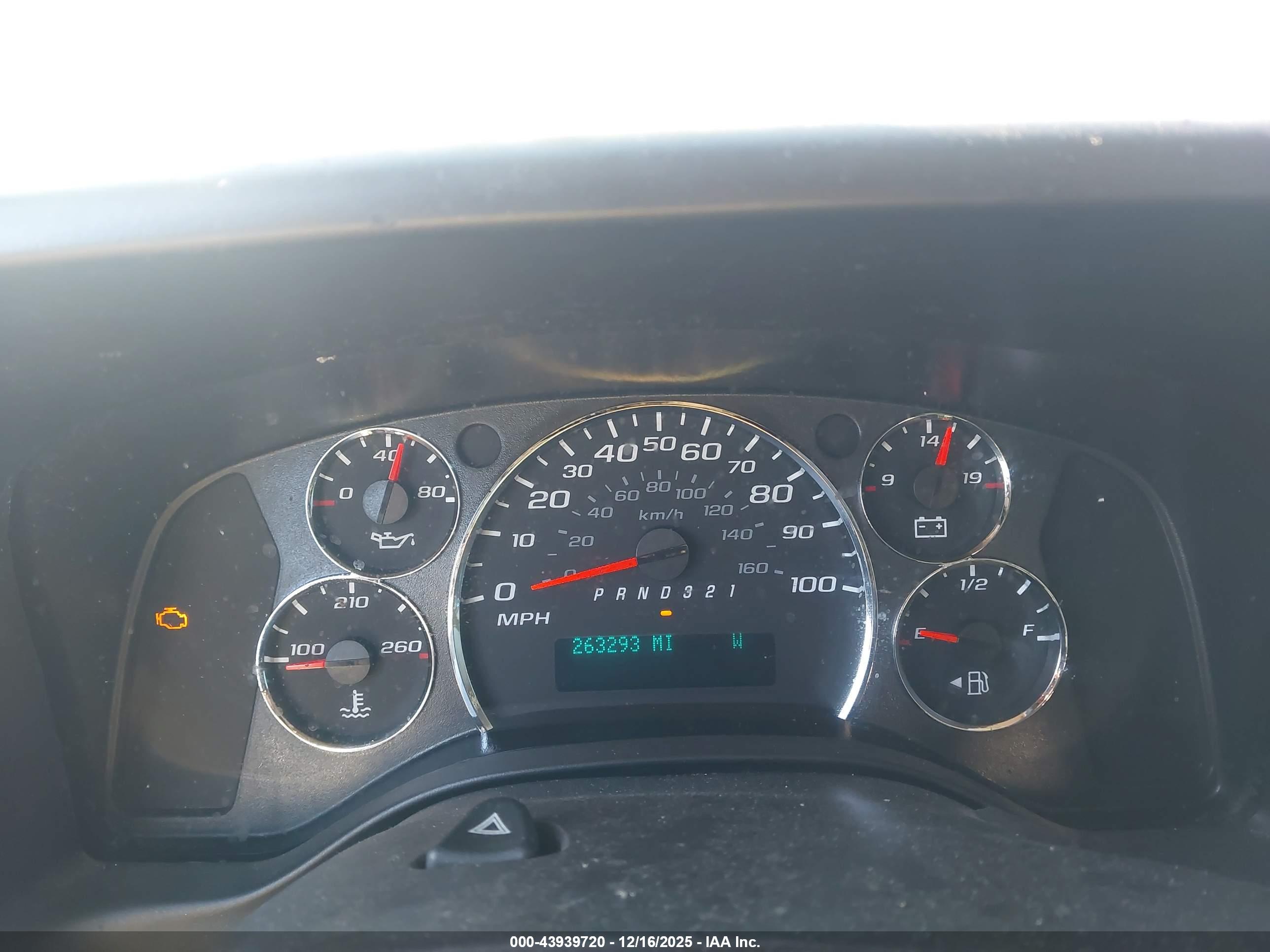 CHEVROLET EXPRESS image 7