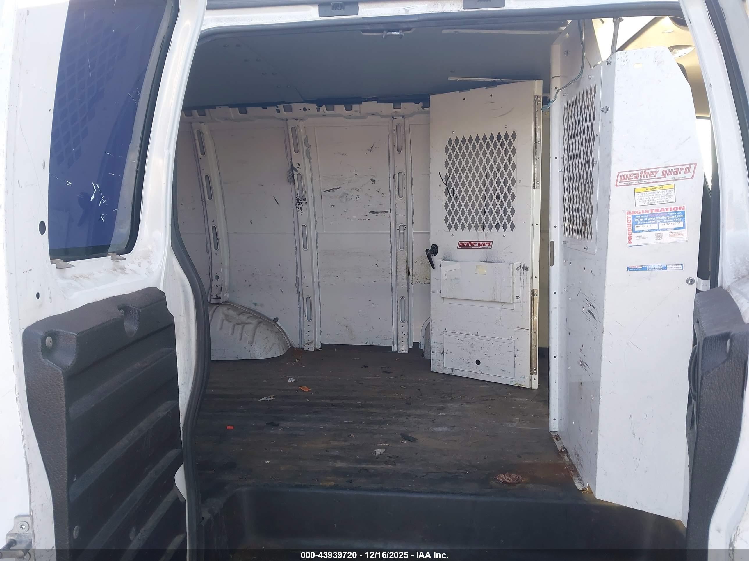 CHEVROLET EXPRESS image 8