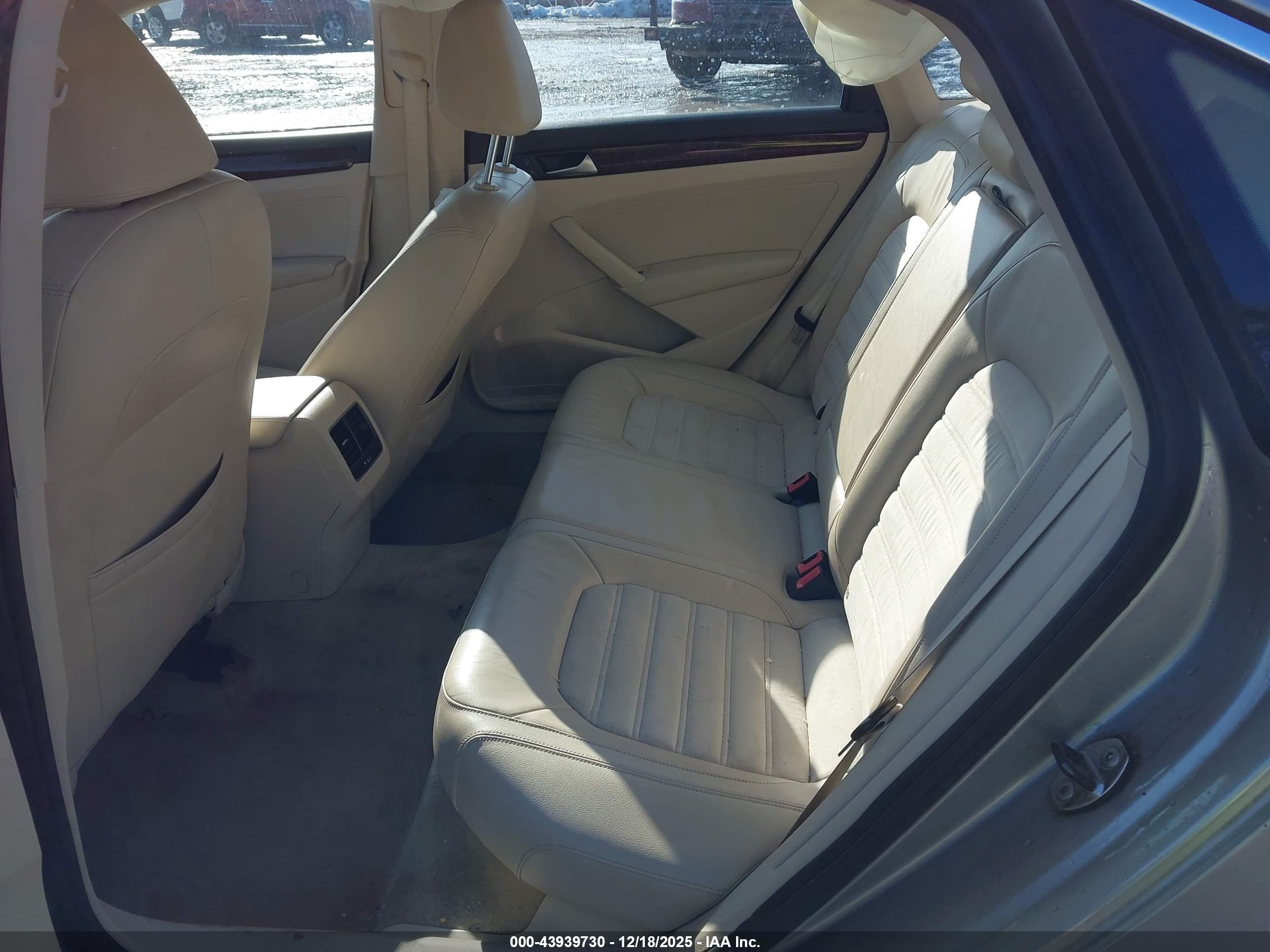 VOLKSWAGEN PASSAT image 8