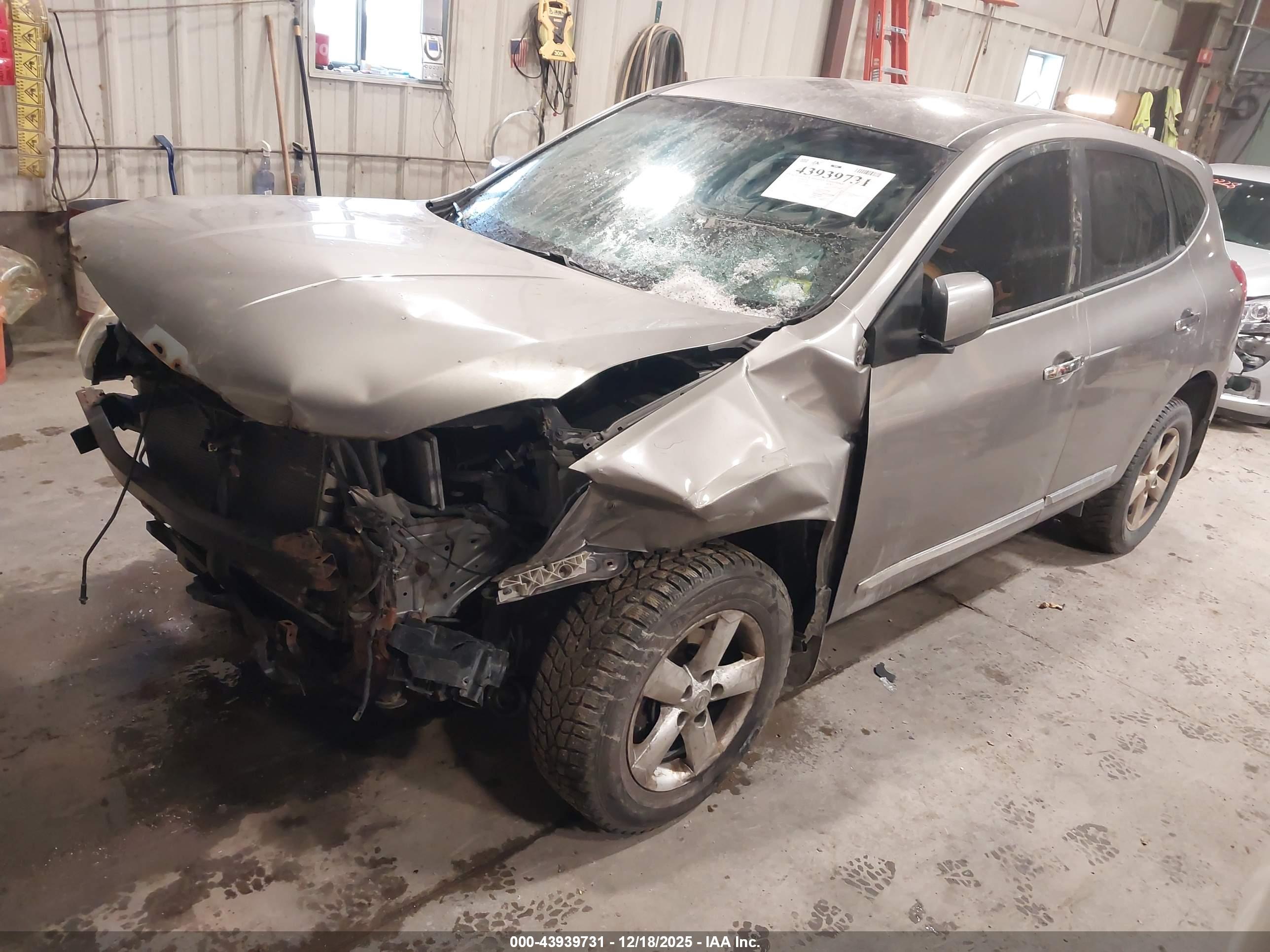 NISSAN ROGUE image 2