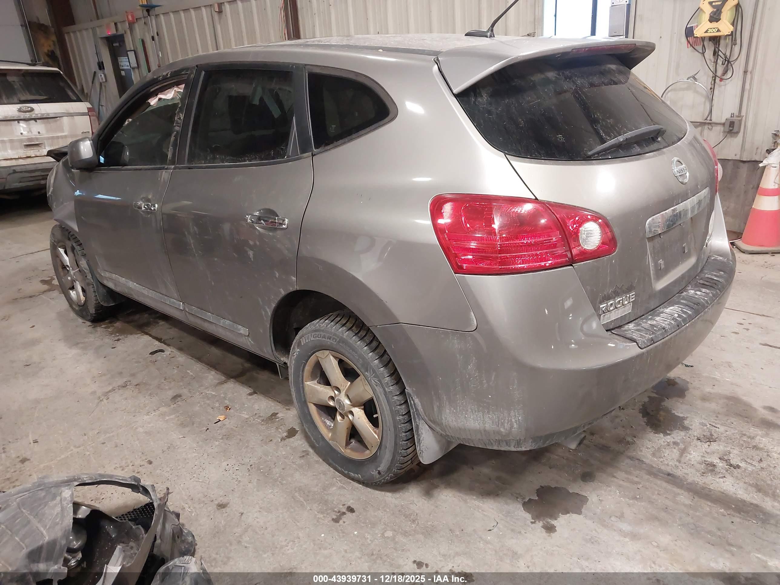 NISSAN ROGUE image 3