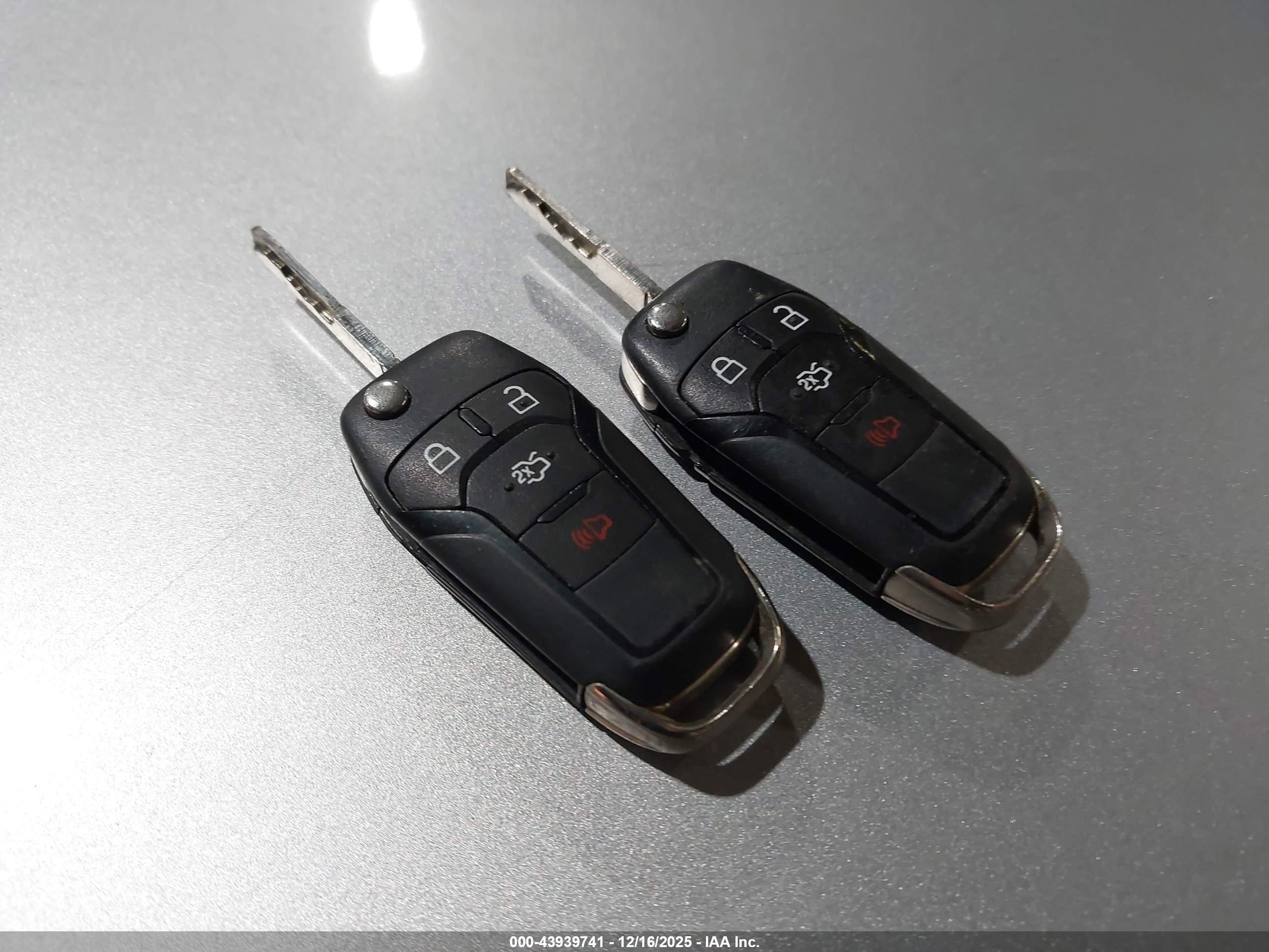 FORD FUSION image 11