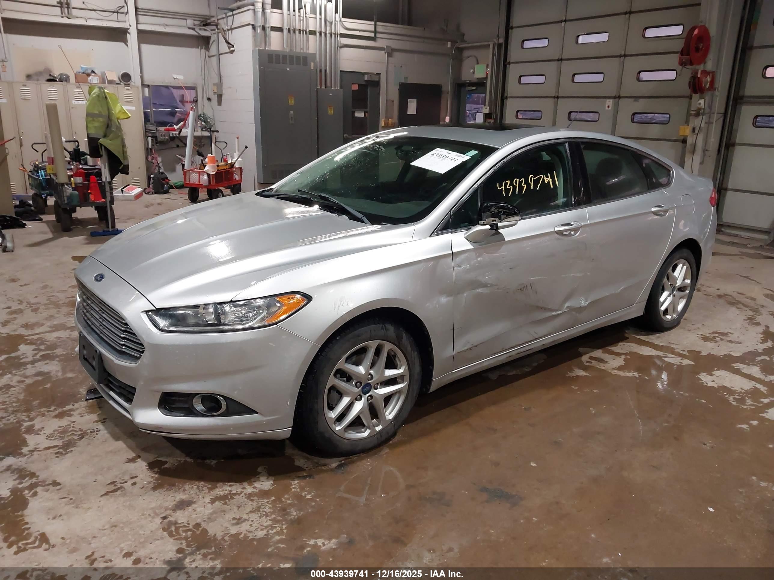 FORD FUSION image 2