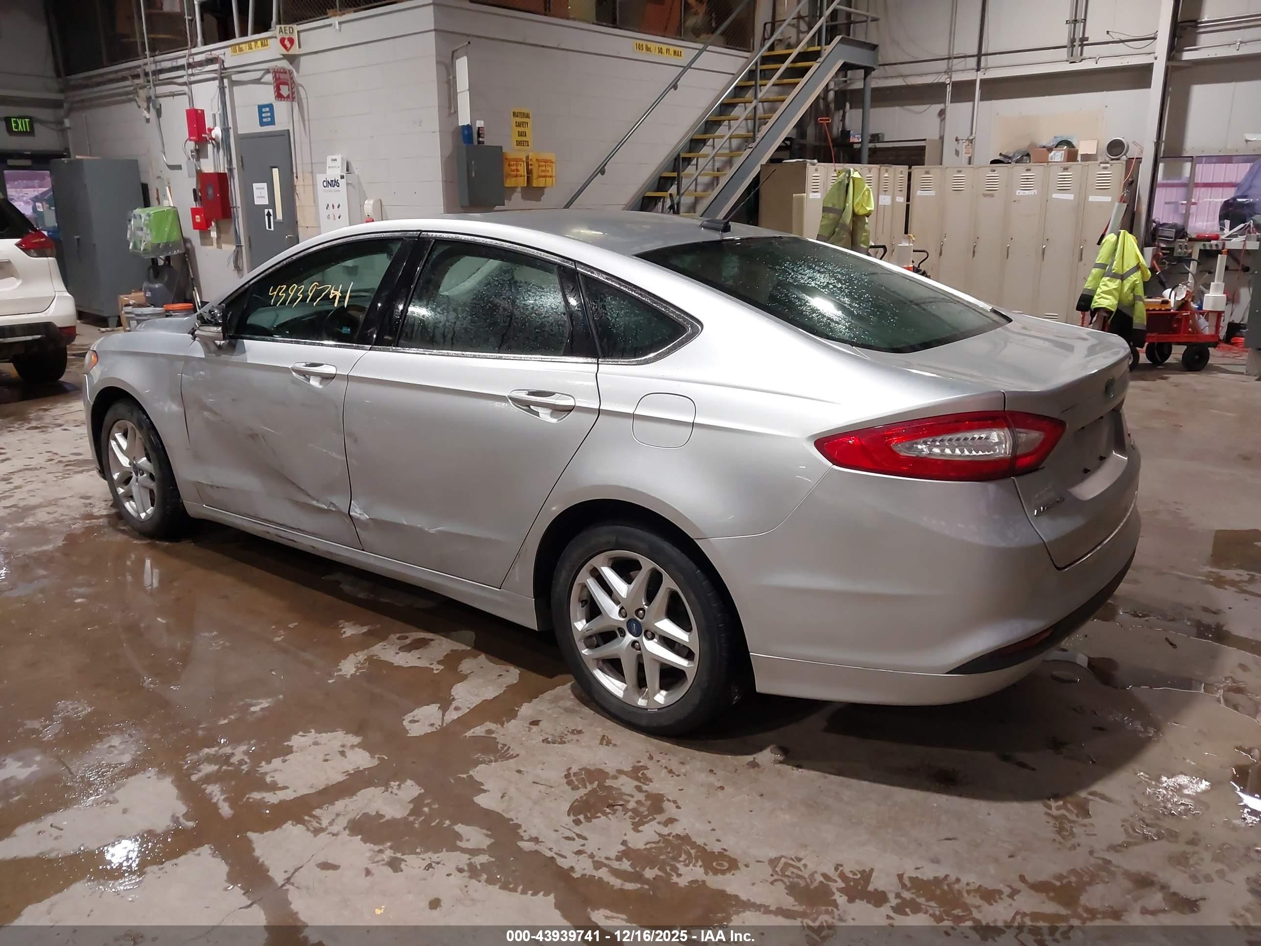 FORD FUSION image 3