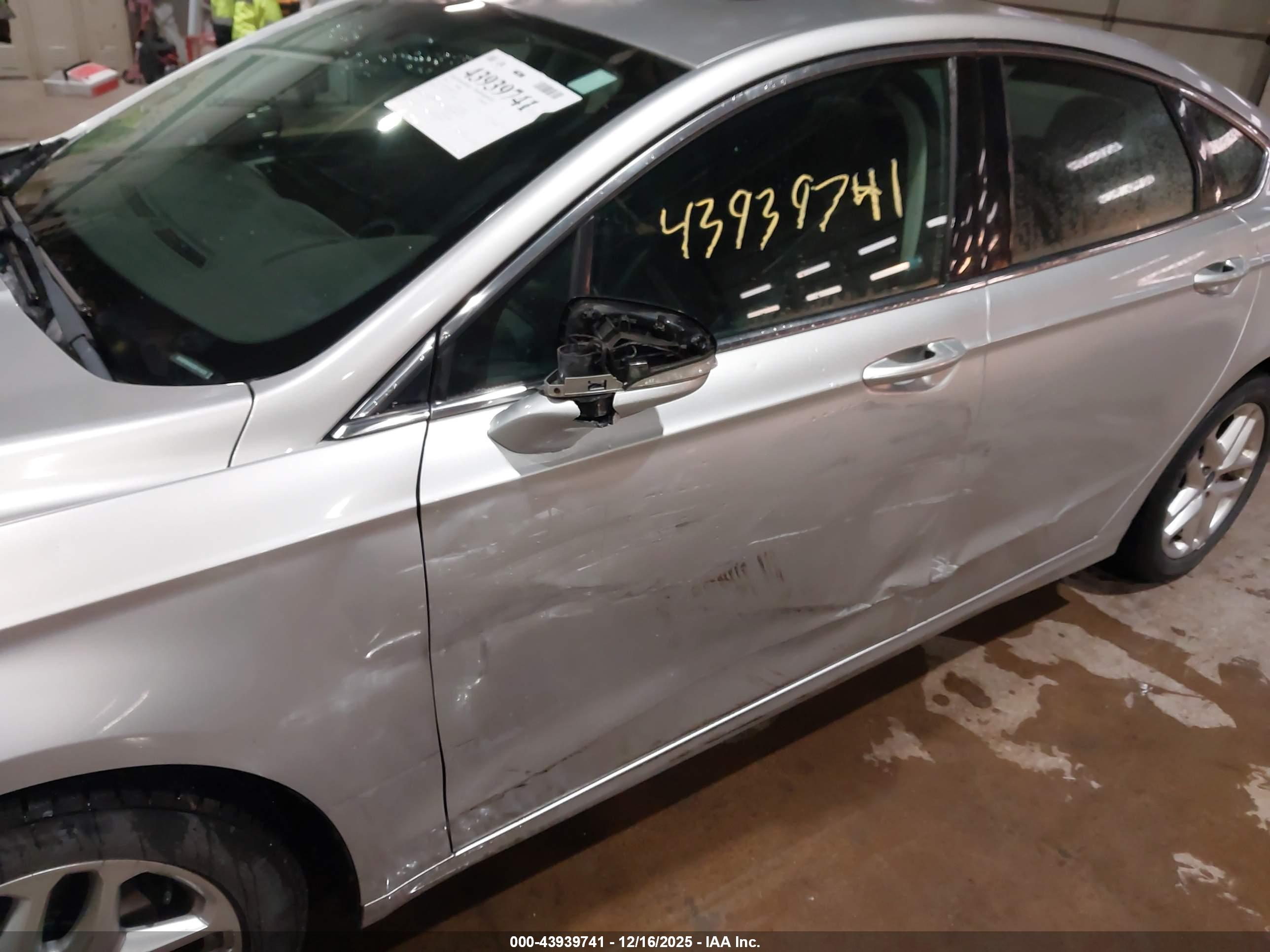 FORD FUSION image 6