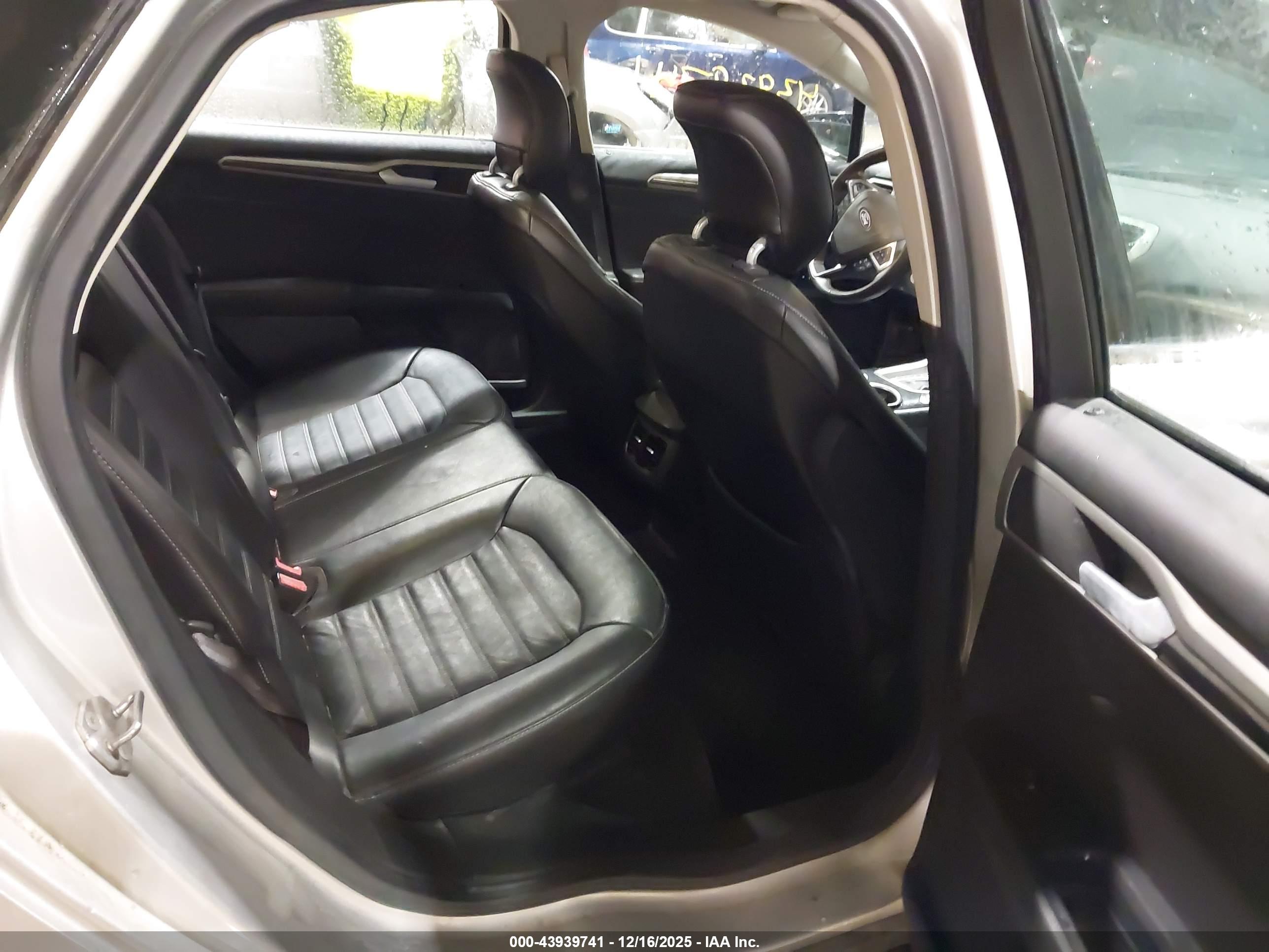 FORD FUSION image 8