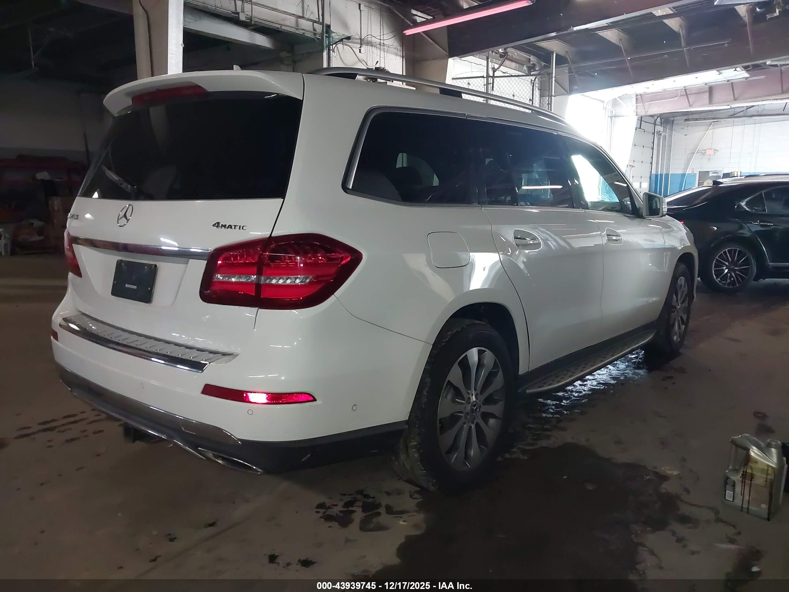 MERCEDES-BENZ GLS image 4