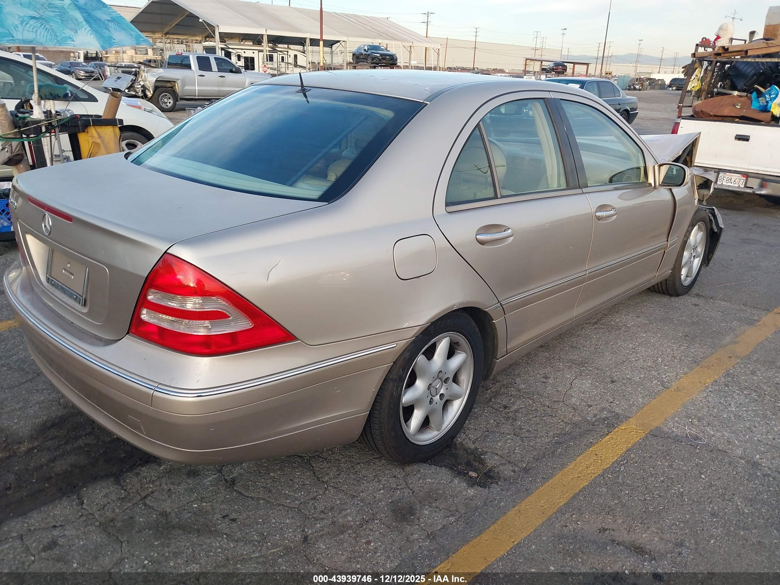 MERCEDES-BENZ C image 4