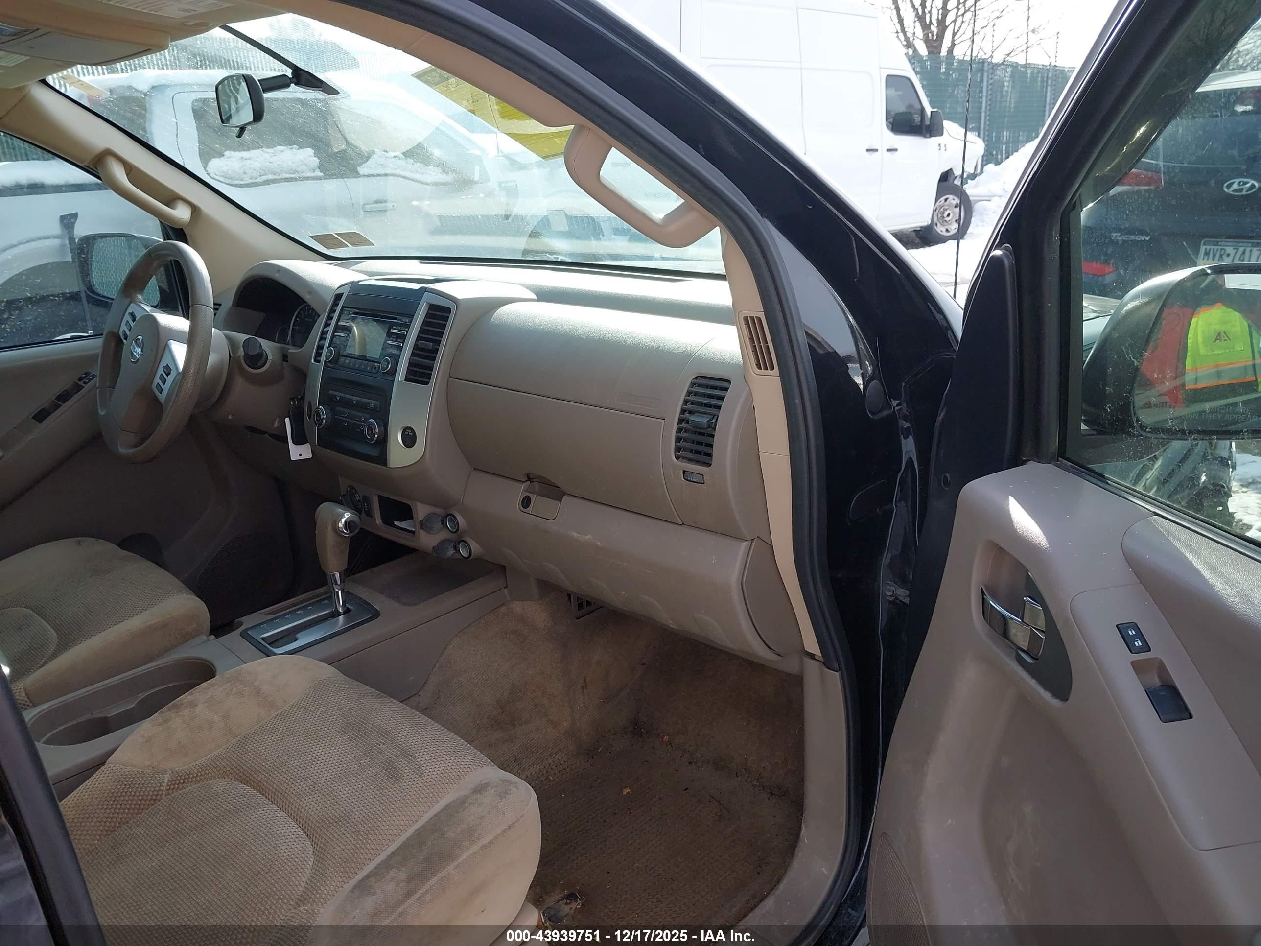 NISSAN FRONTIER image 5
