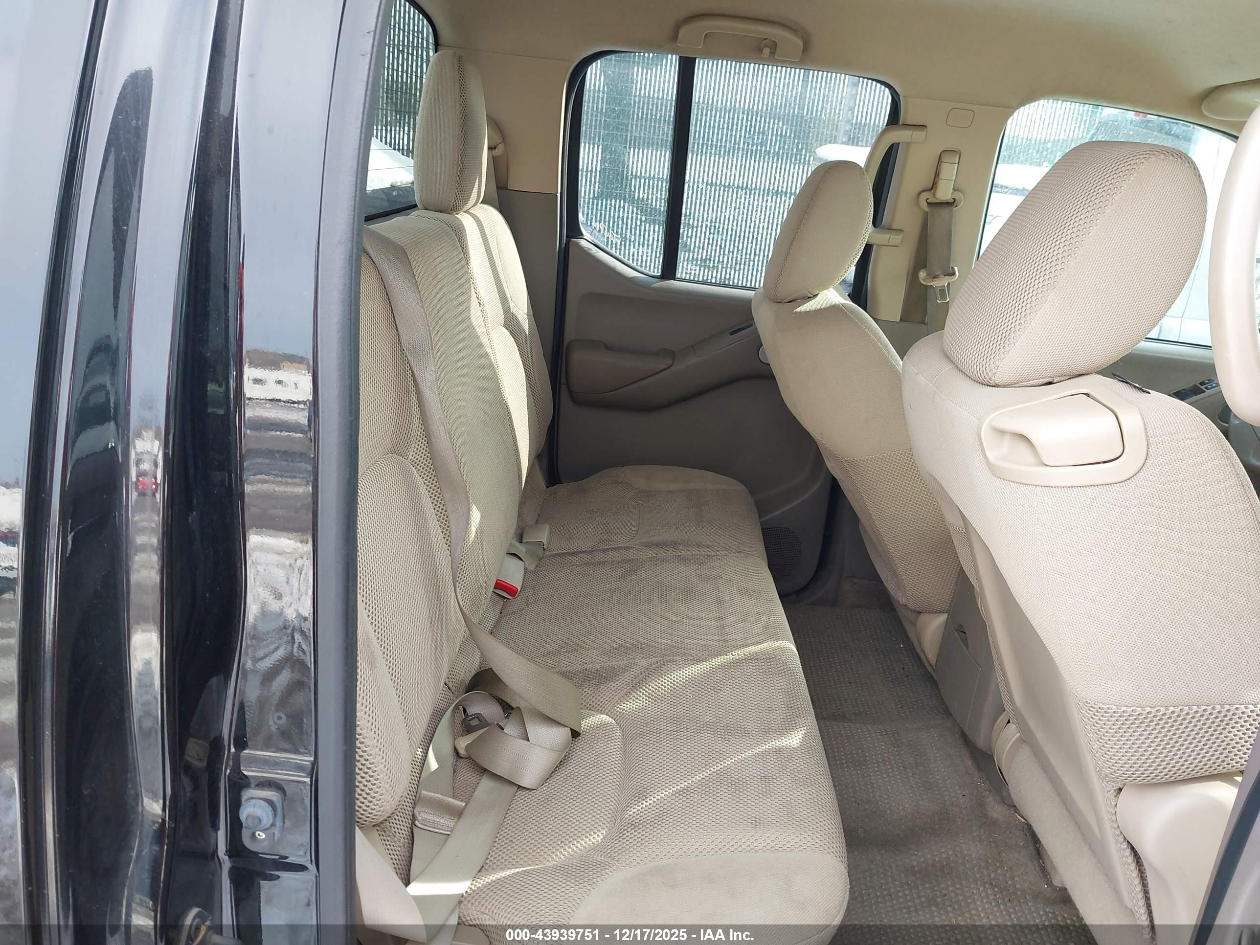 NISSAN FRONTIER image 8