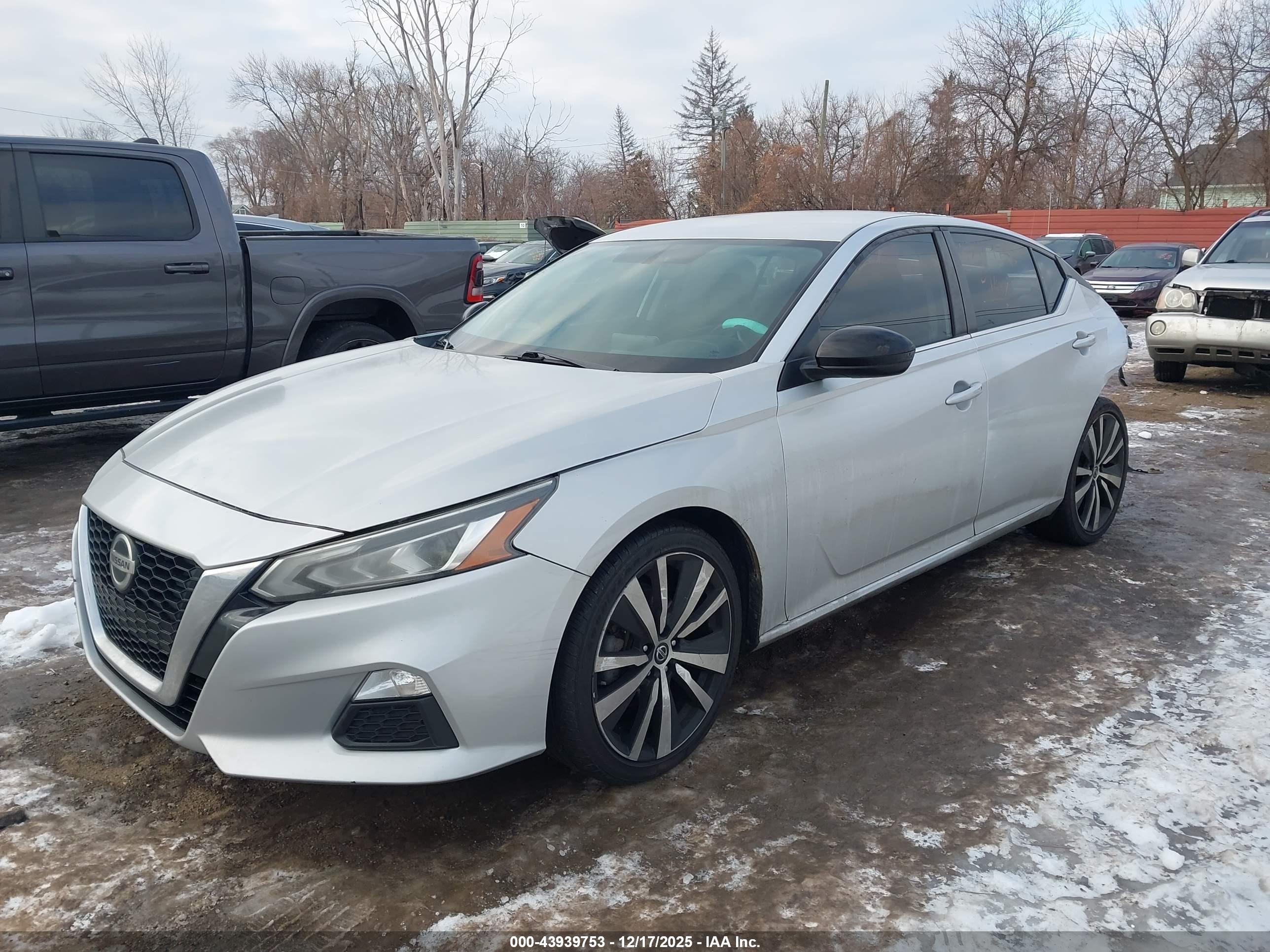 NISSAN ALTIMA image 2