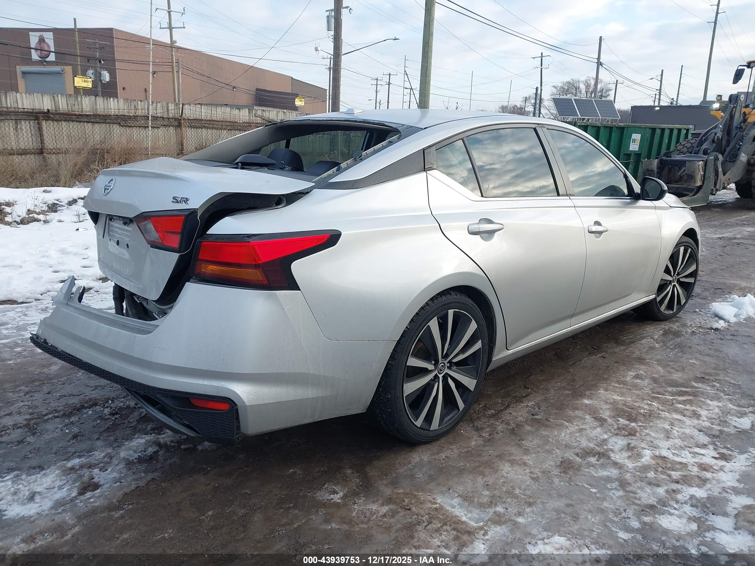 NISSAN ALTIMA image 4