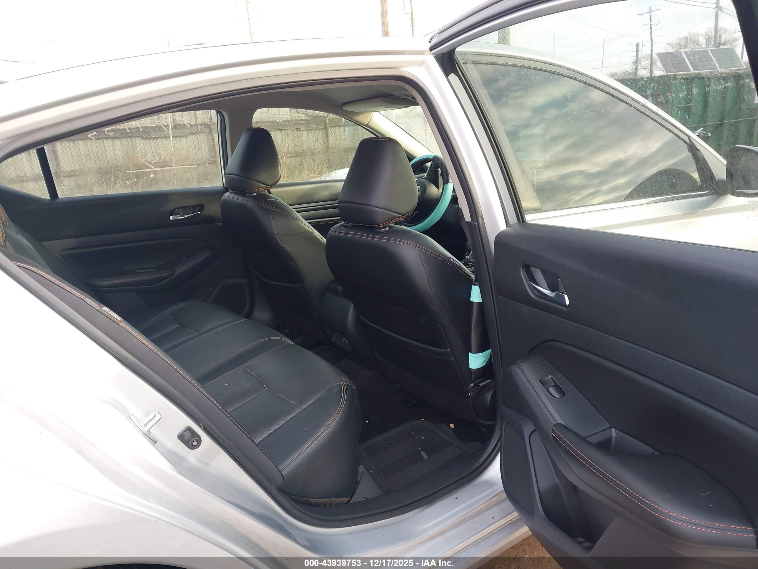NISSAN ALTIMA image 8