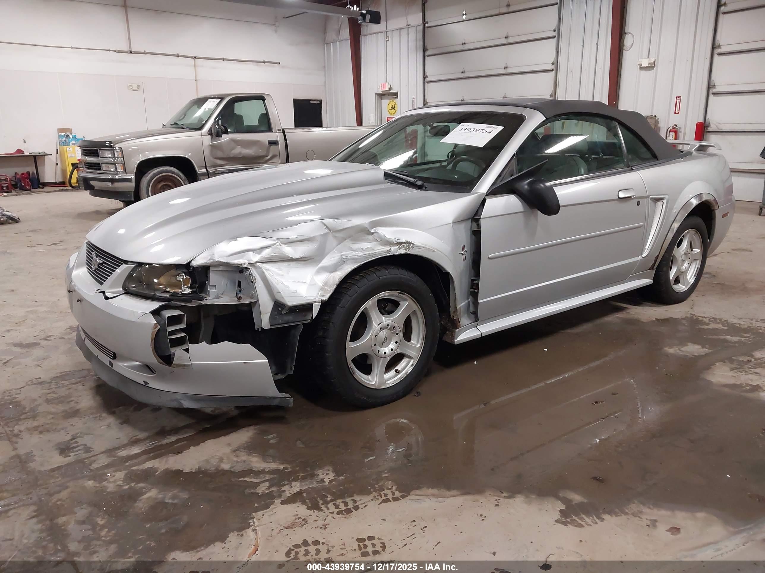 FORD MUSTANG image 2