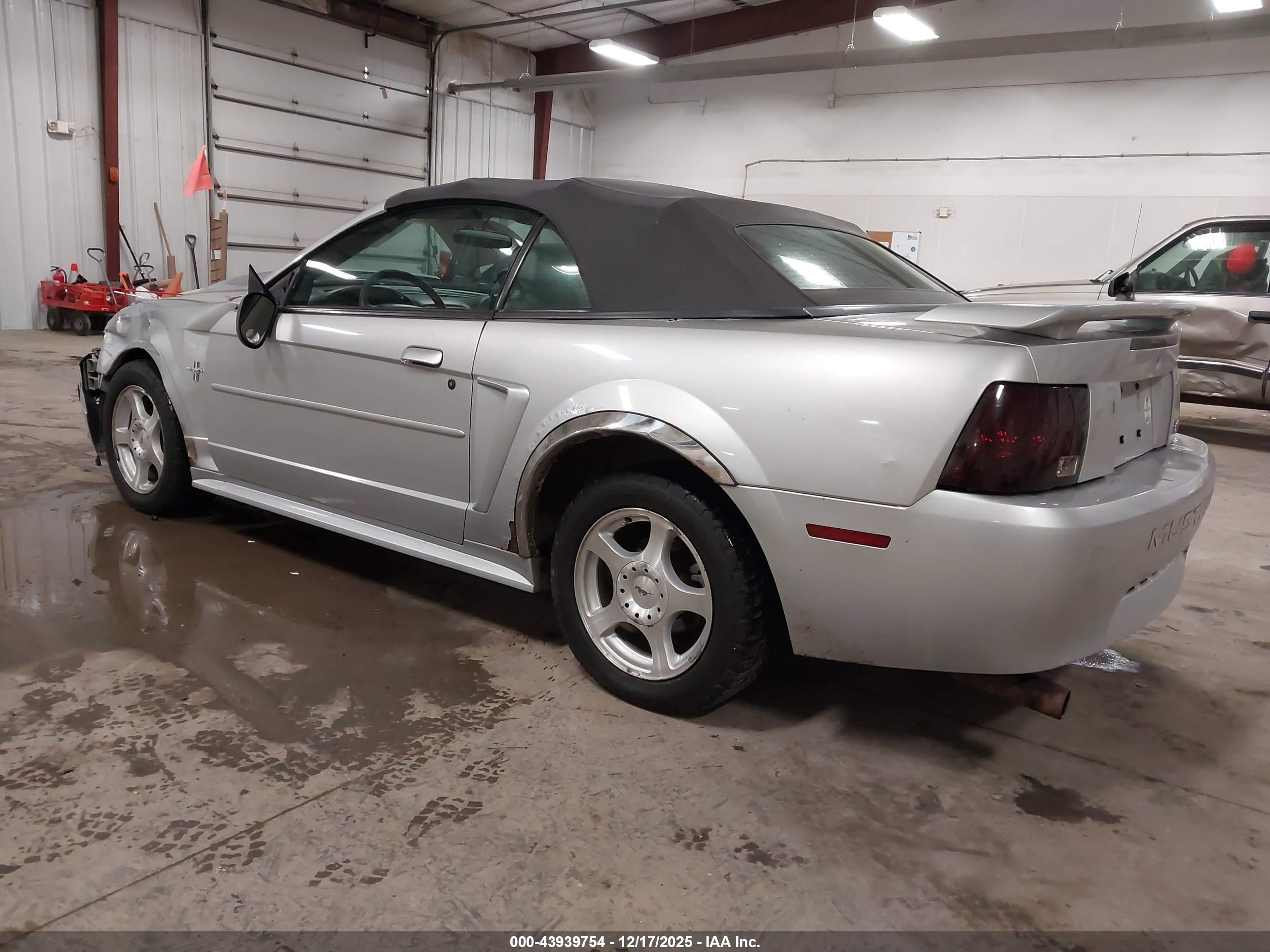 FORD MUSTANG image 3