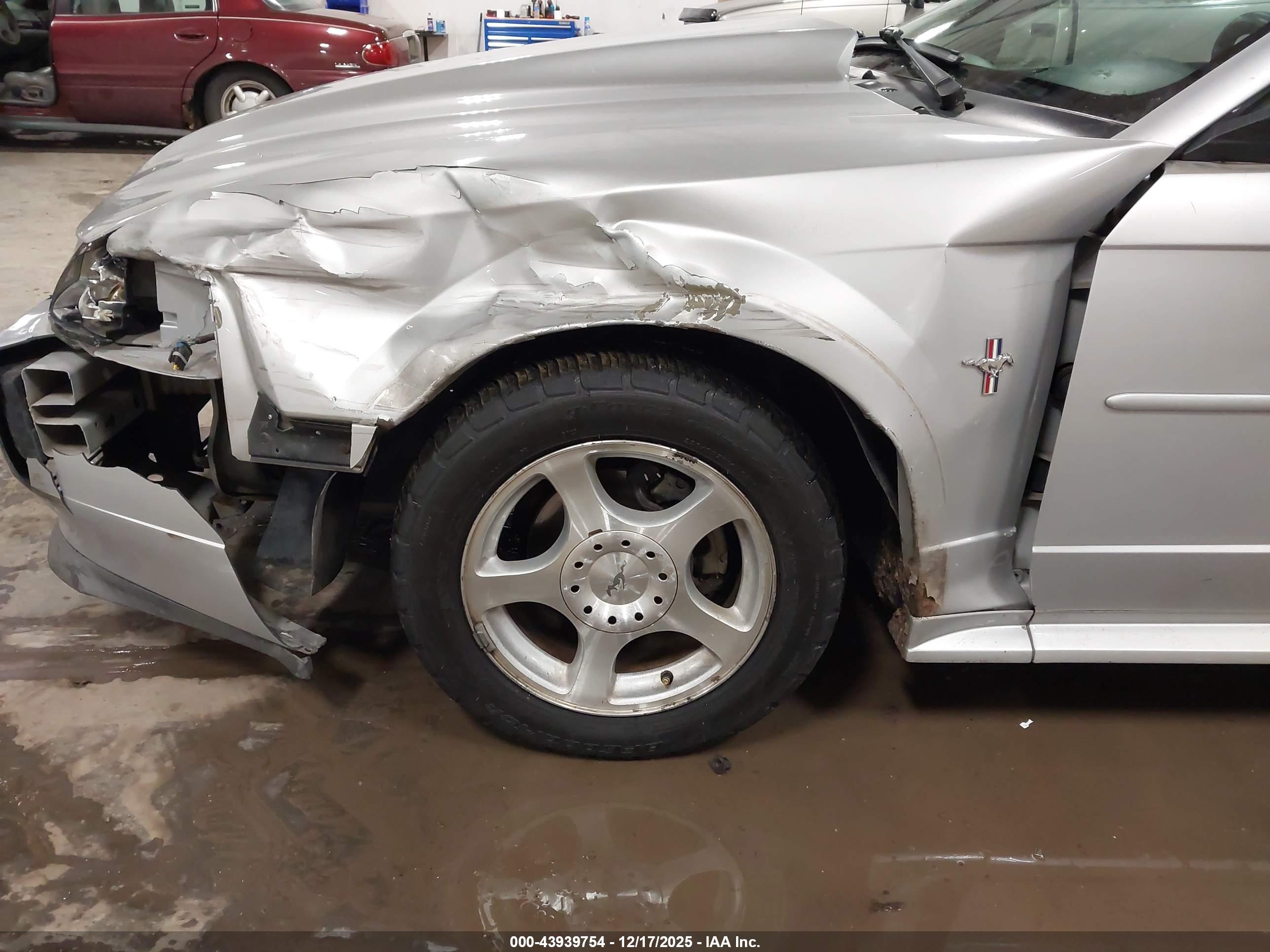 FORD MUSTANG image 6