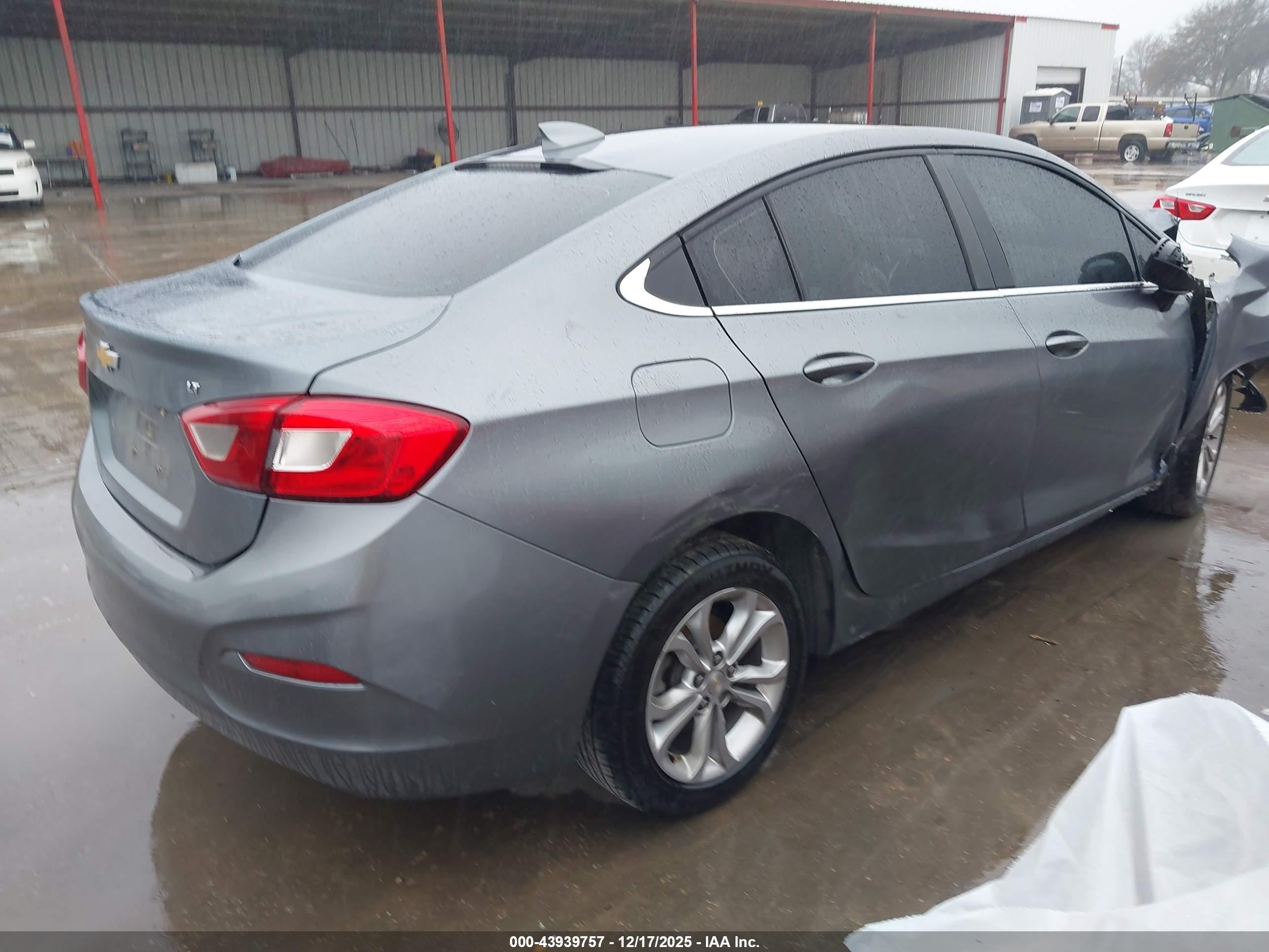 CHEVROLET CRUZE image 4