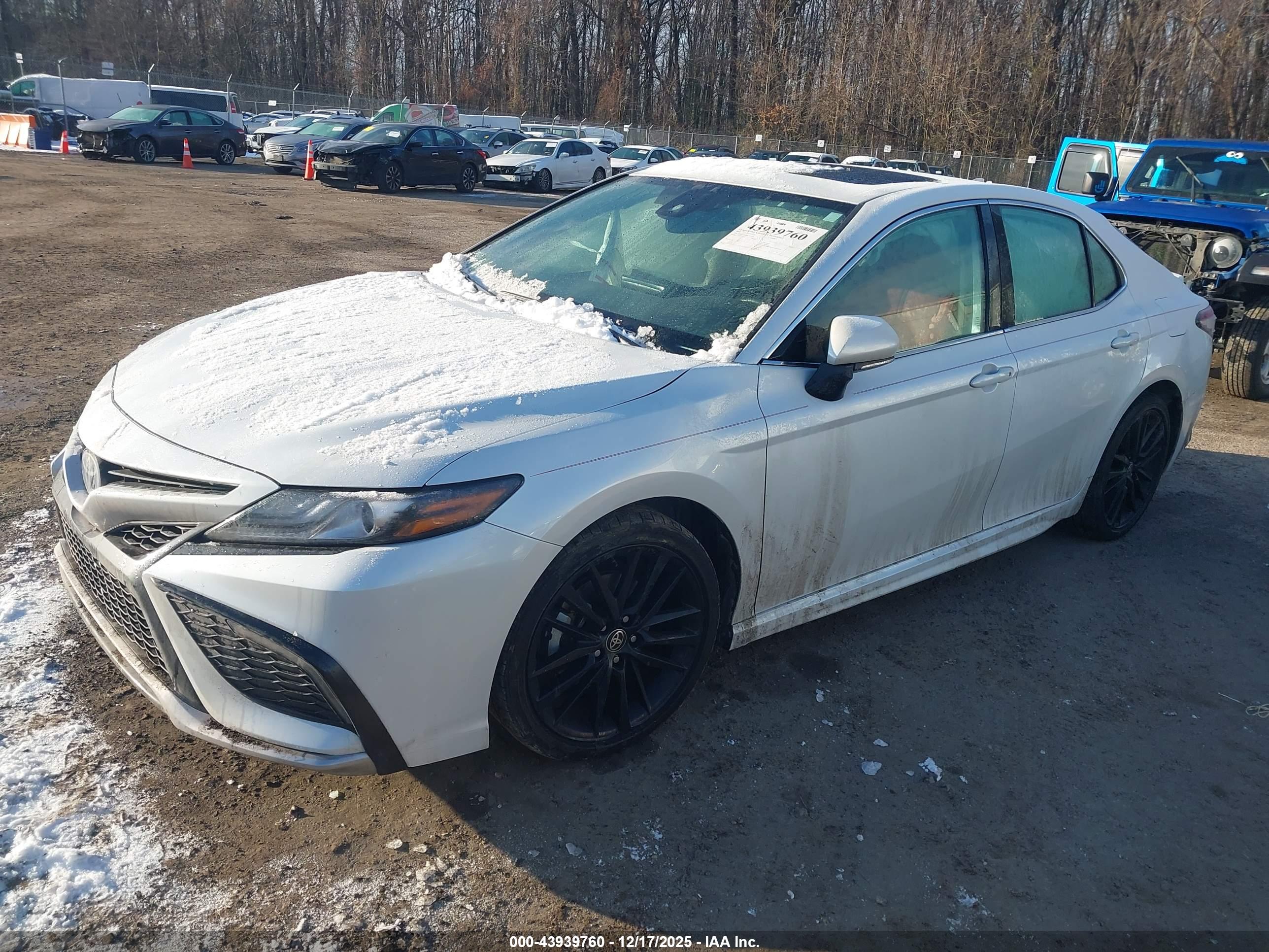 TOYOTA CAMRY image 2