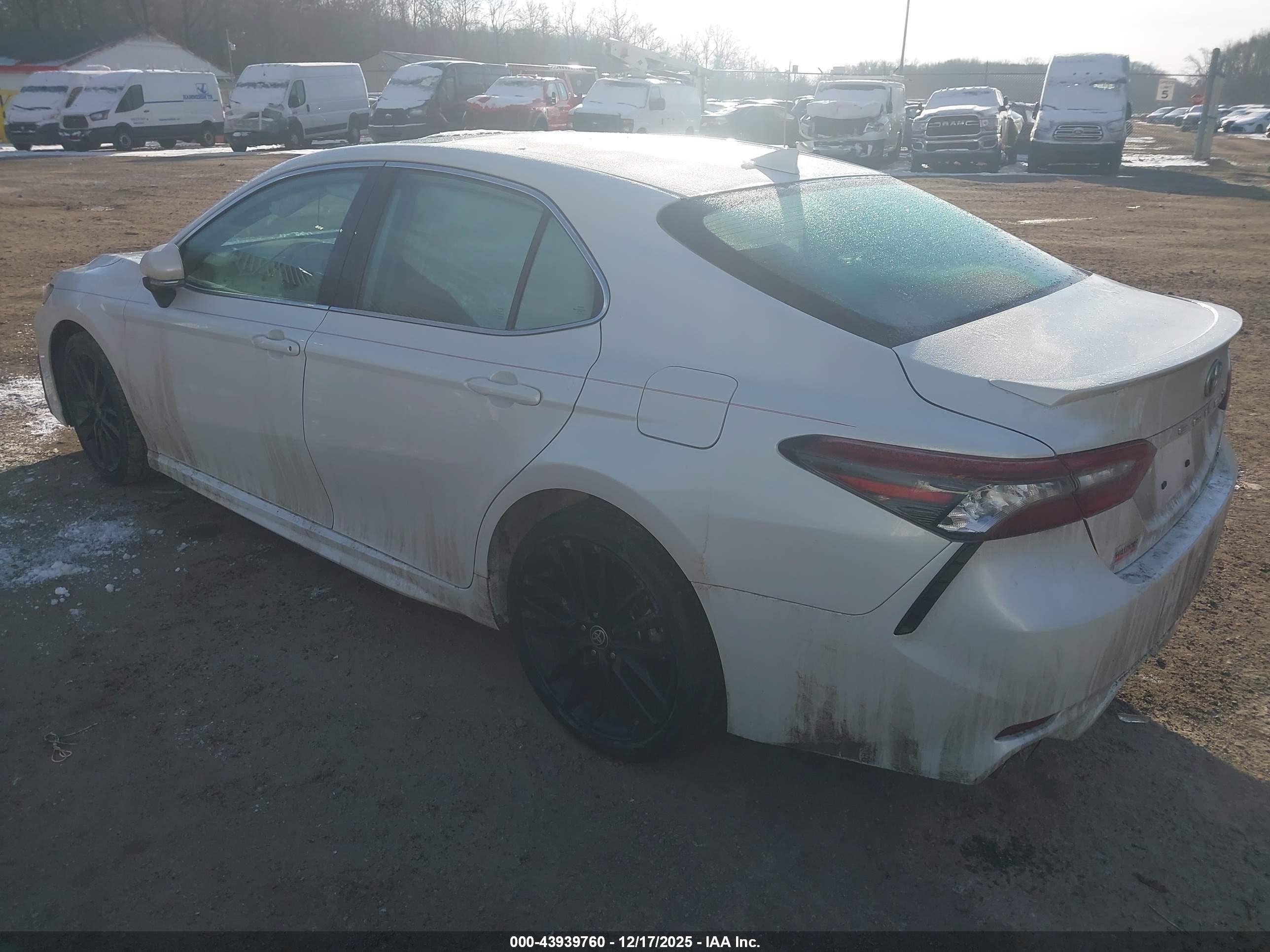 TOYOTA CAMRY image 3