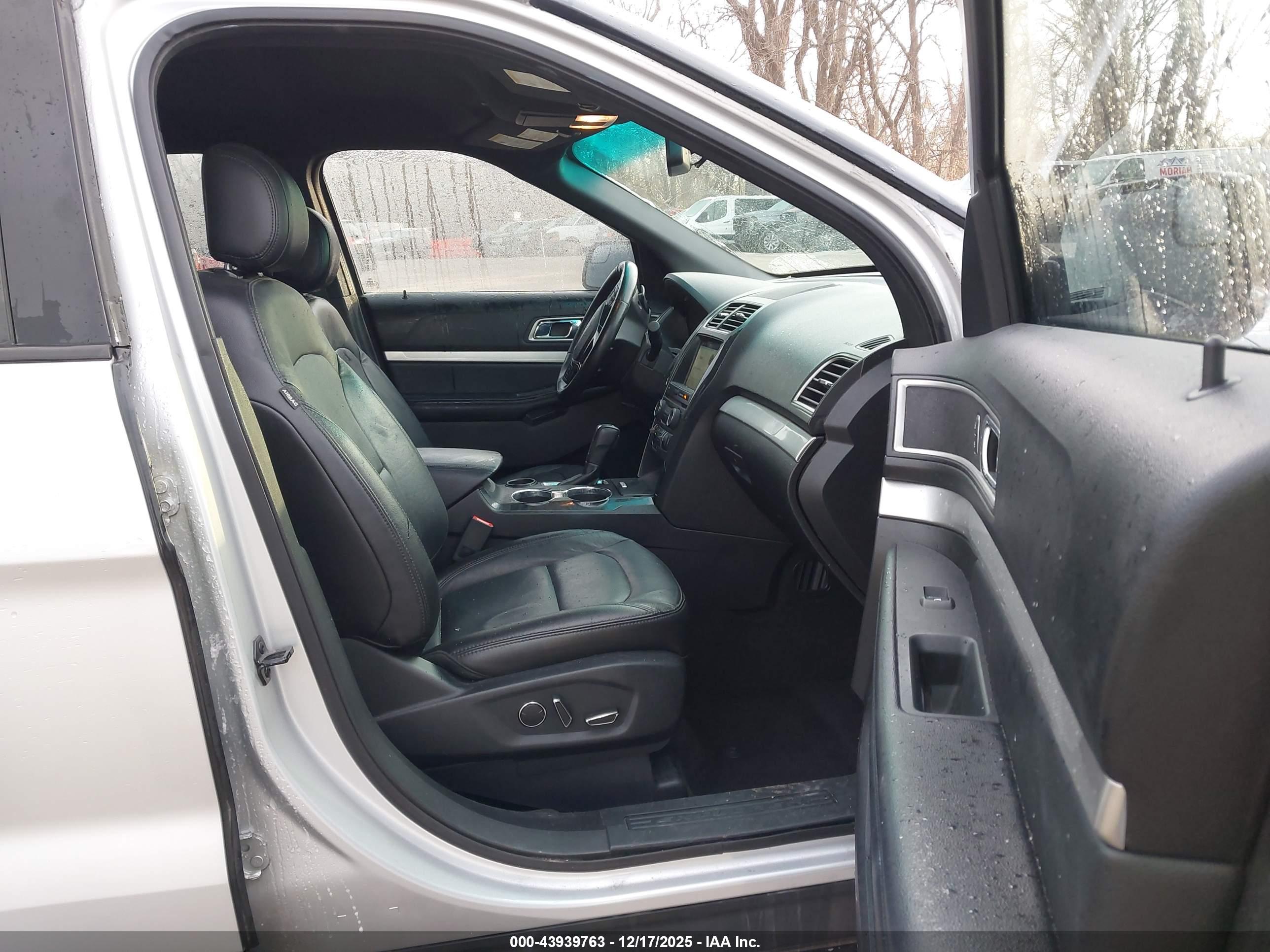 FORD EXPLORER image 5