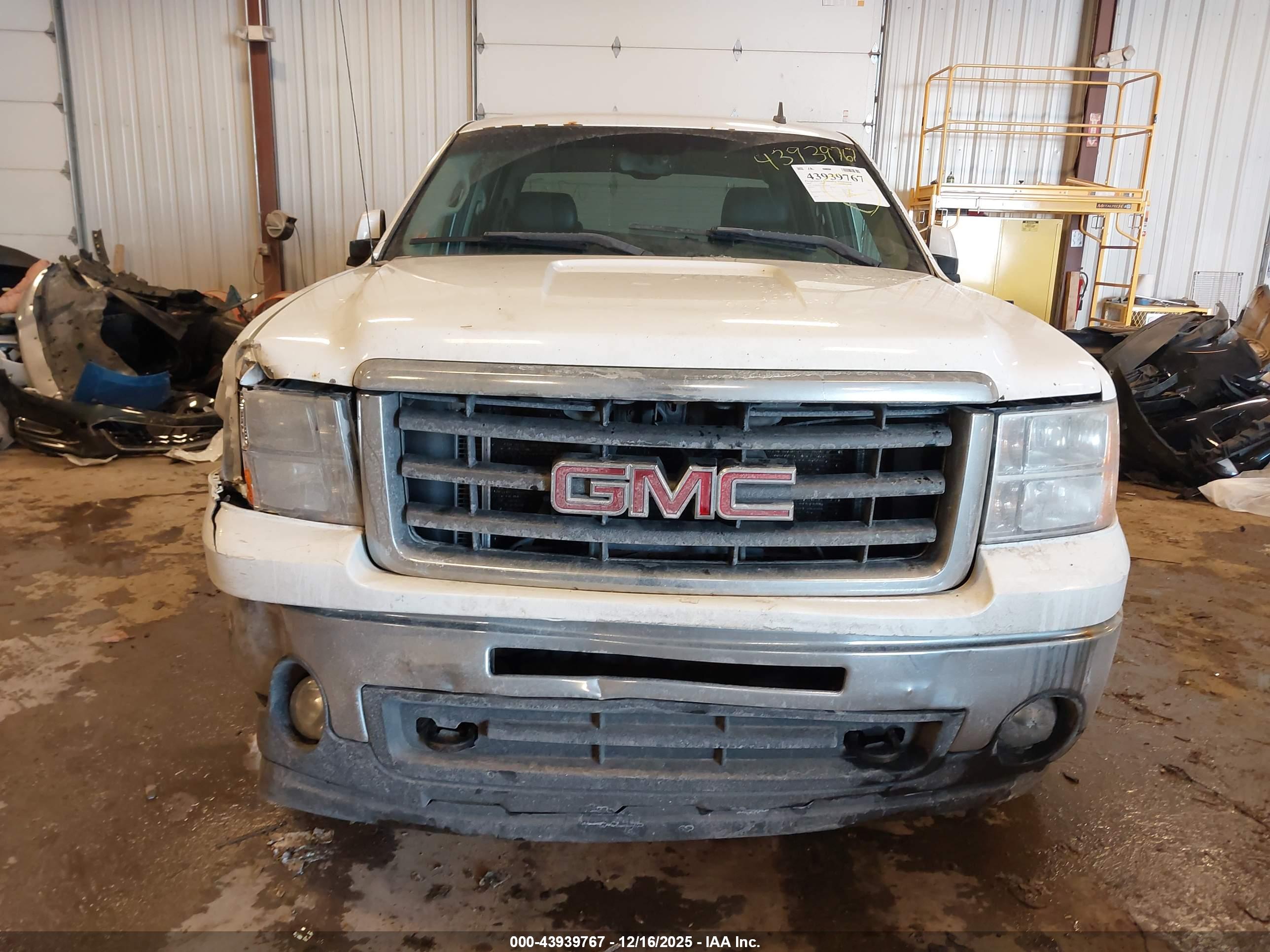 GMC SIERRA image 6