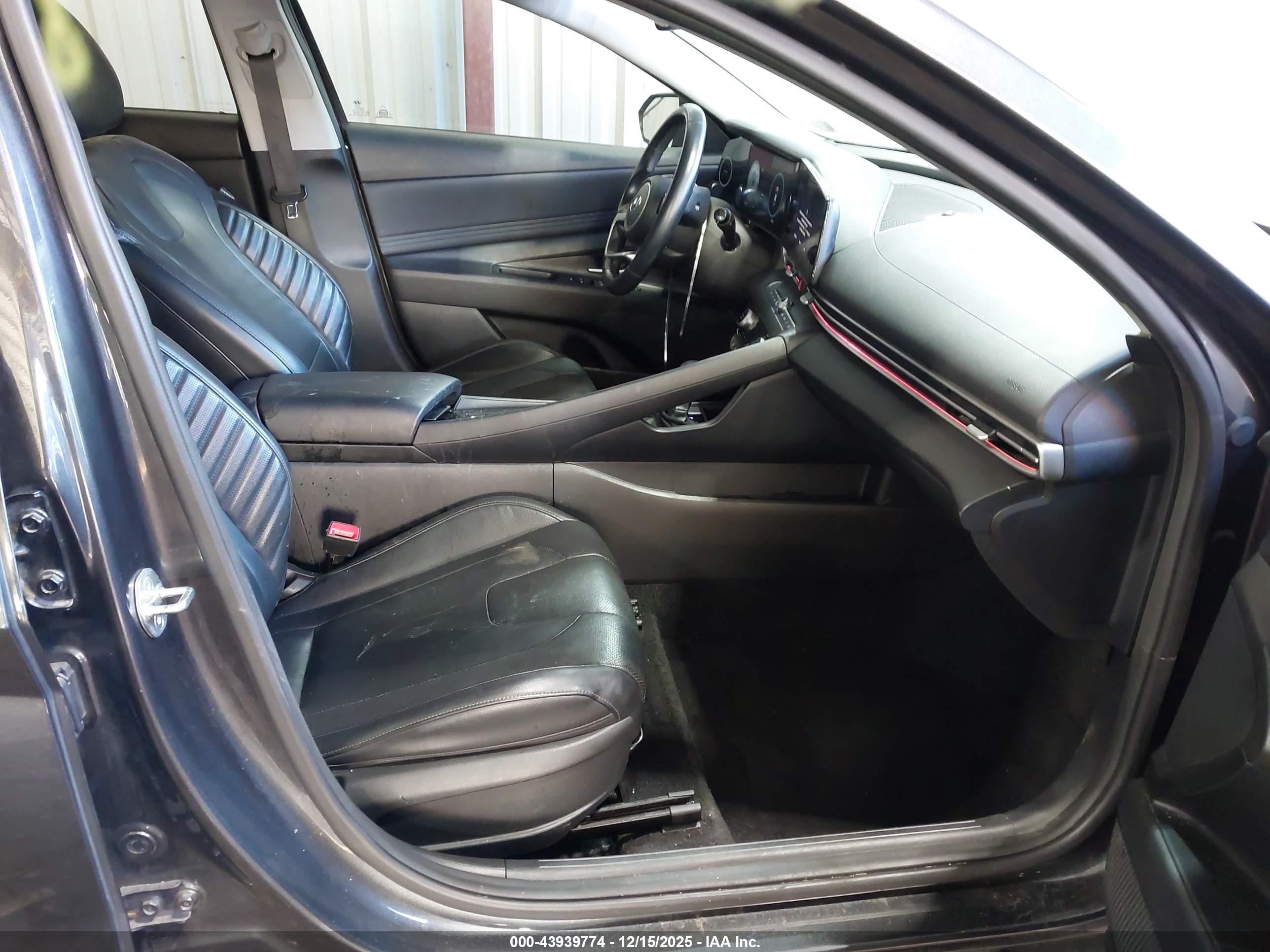 HYUNDAI ELANTRA image 5