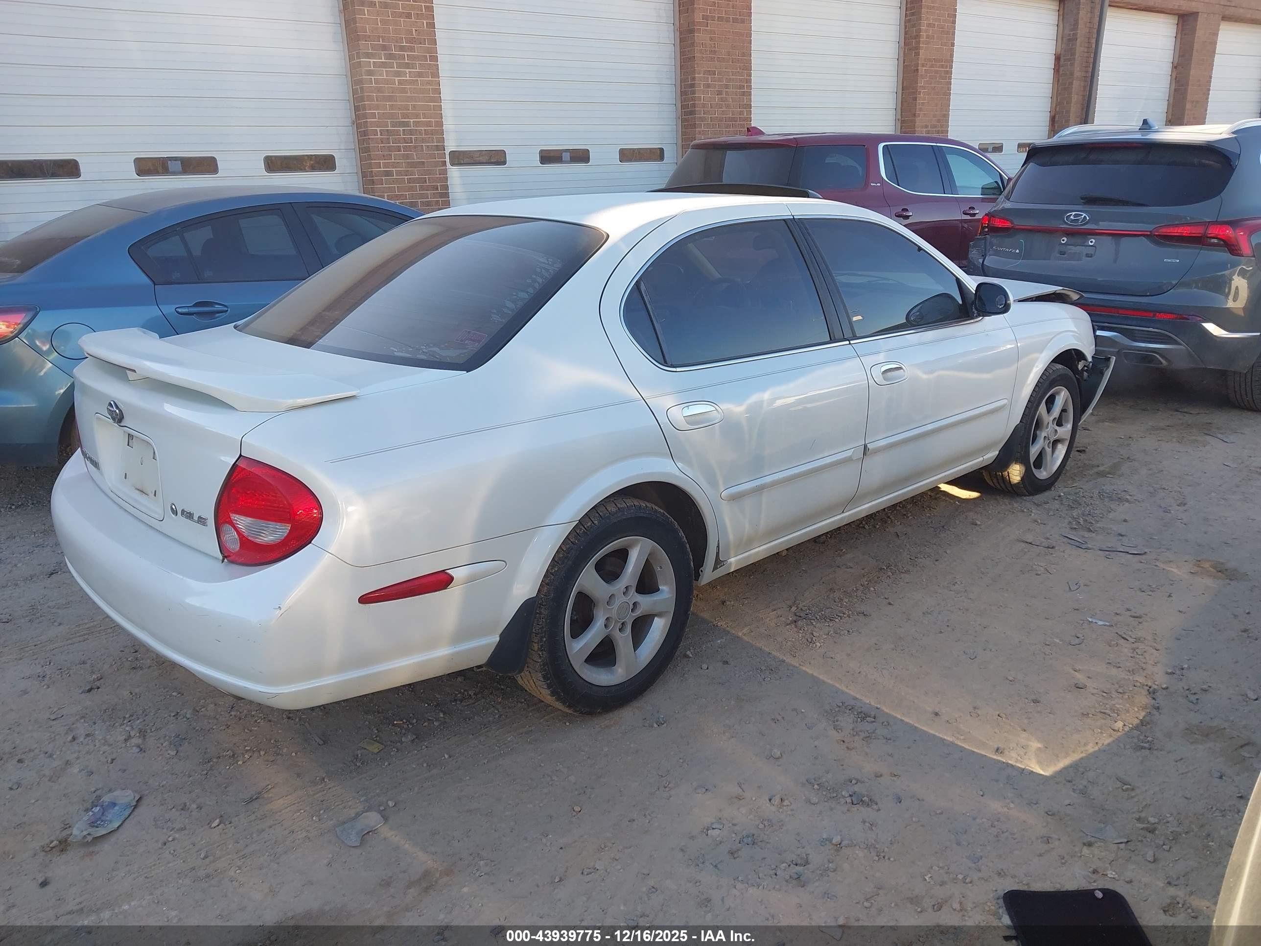 NISSAN MAXIMA image 4