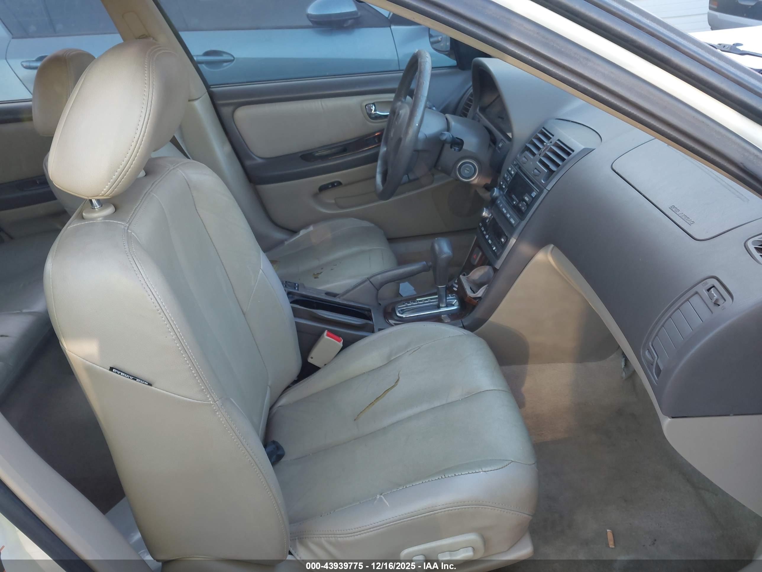 NISSAN MAXIMA image 5