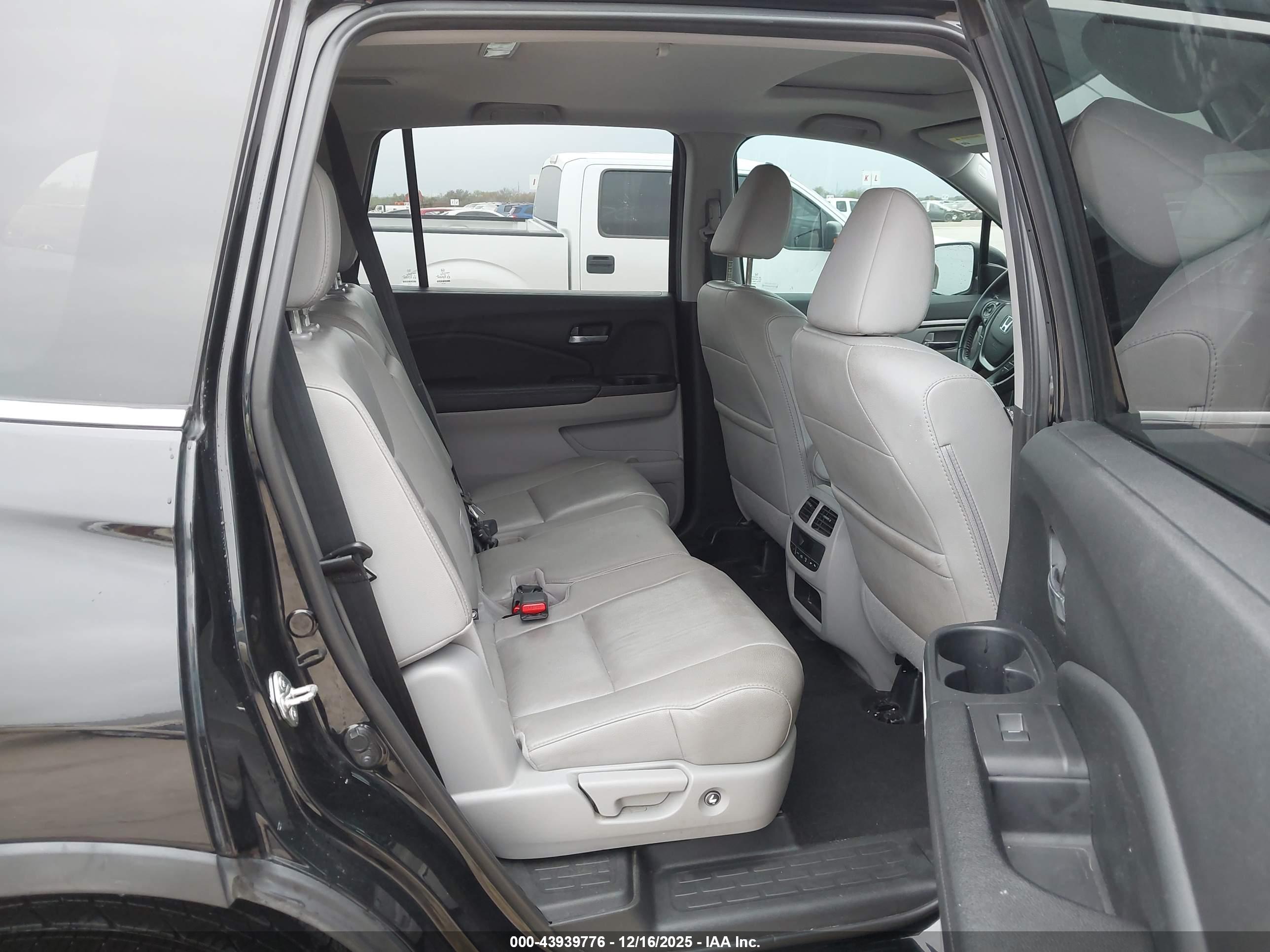 HONDA PILOT image 8