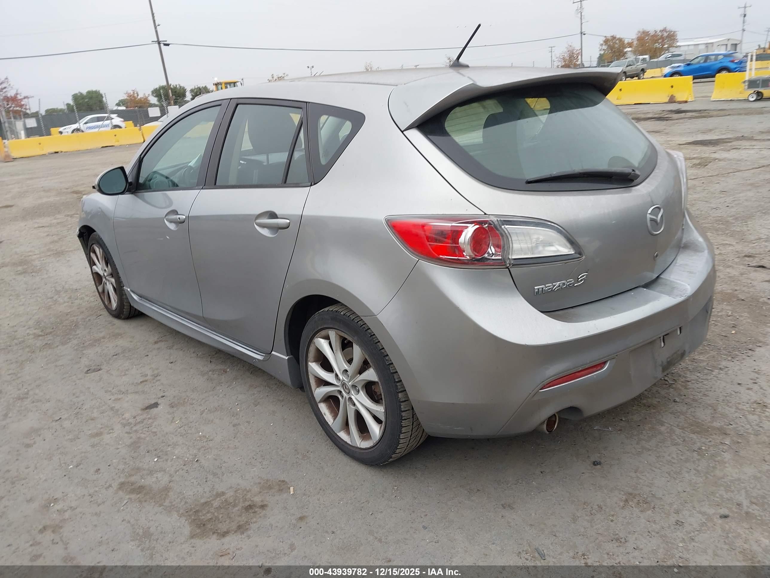 MAZDA MAZDA3 image 3