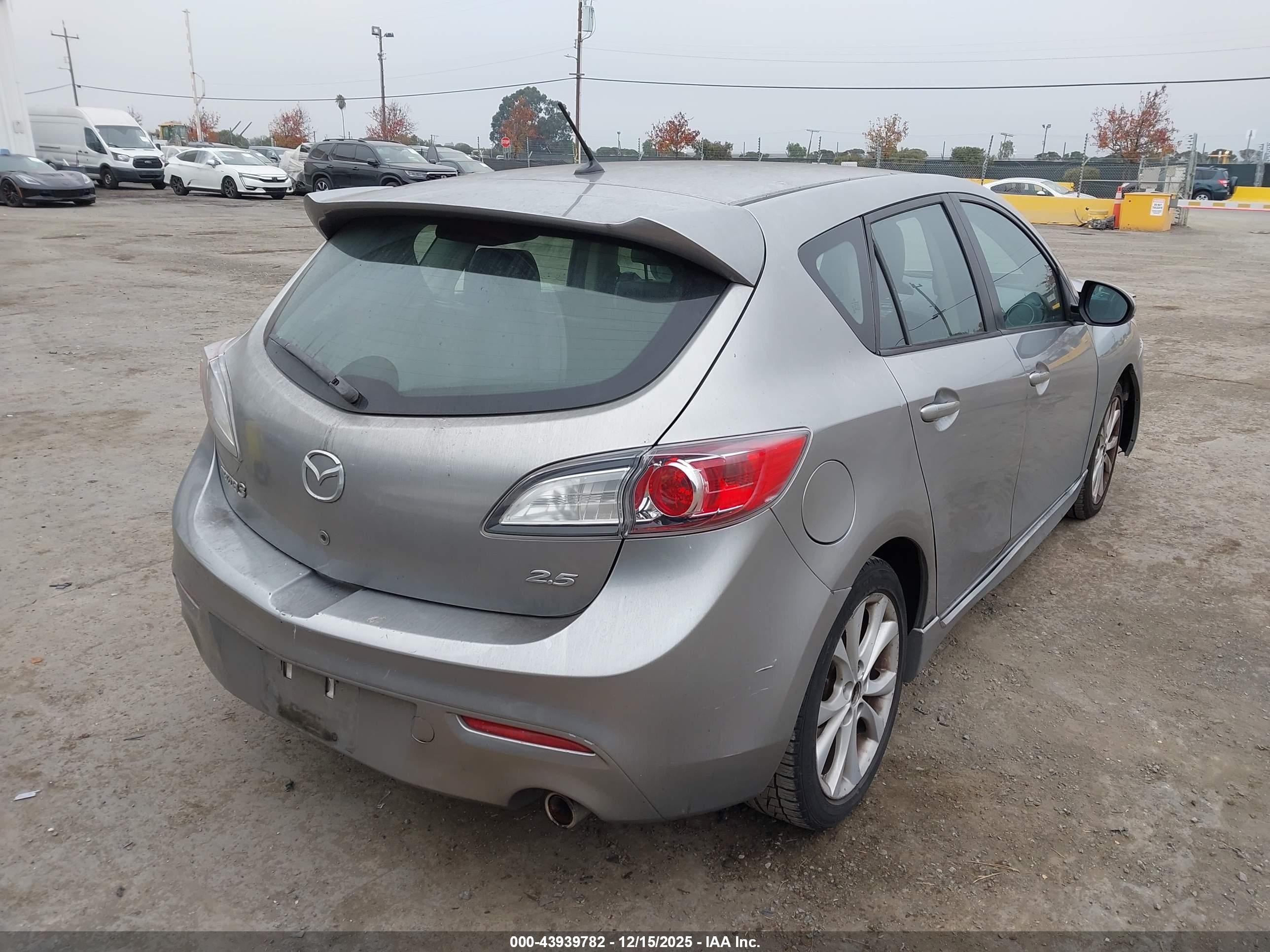 MAZDA MAZDA3 image 4
