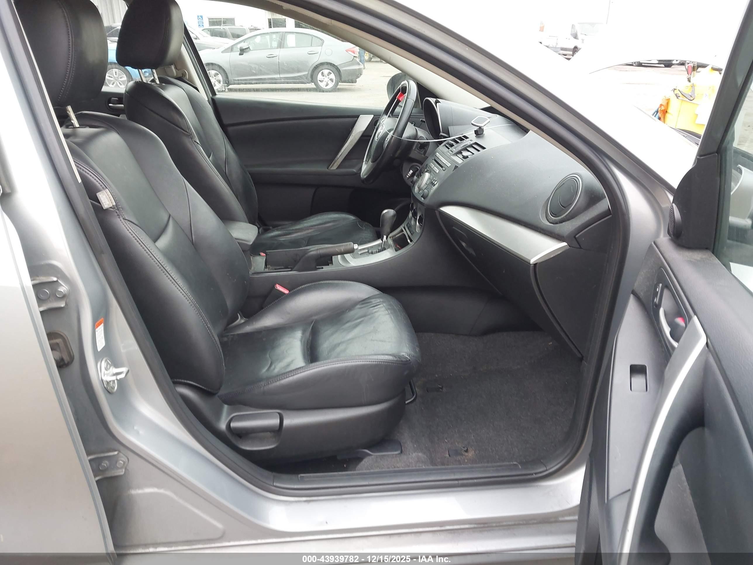 MAZDA MAZDA3 image 5
