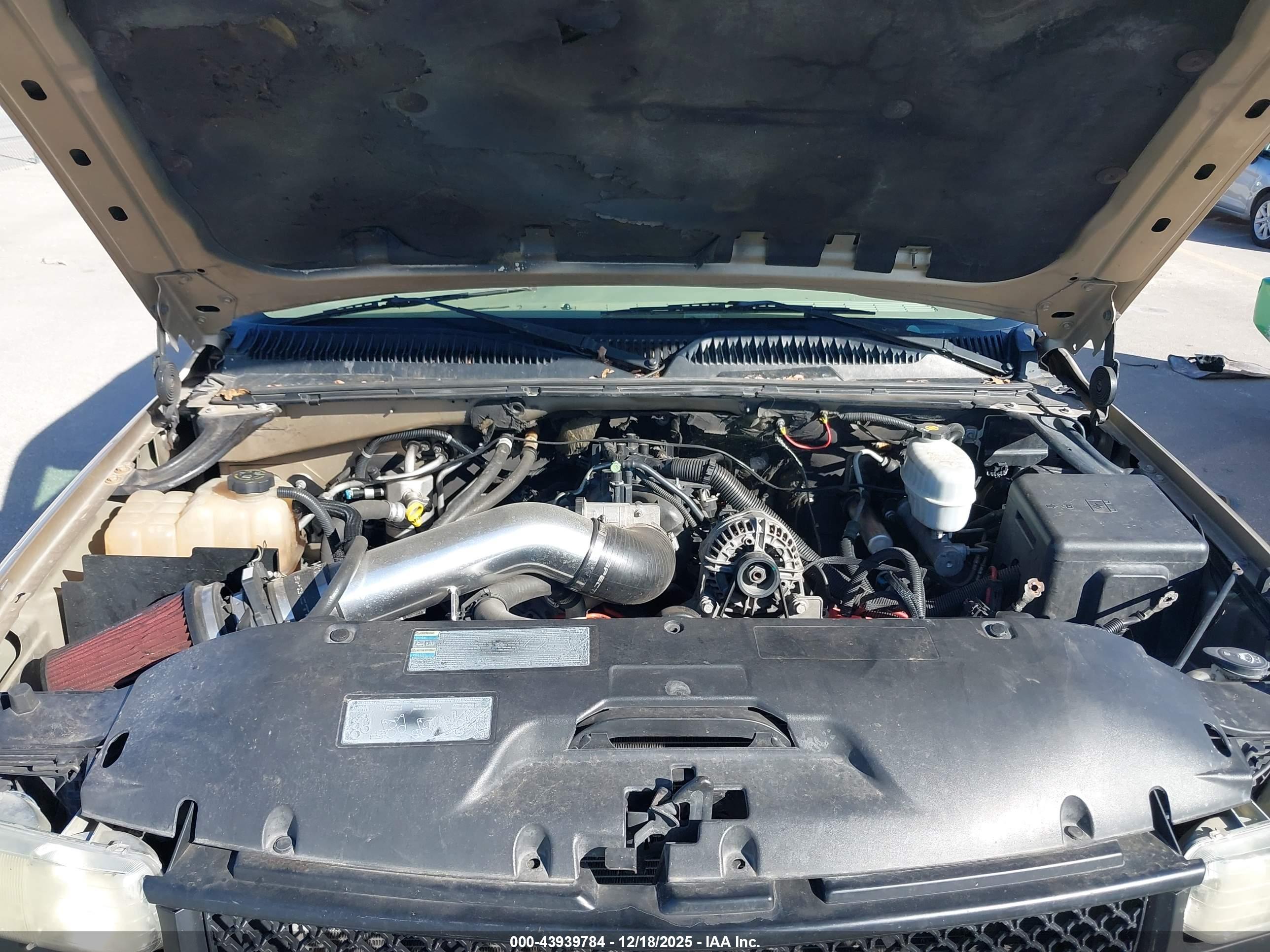 CHEVROLET TAHOE image 10