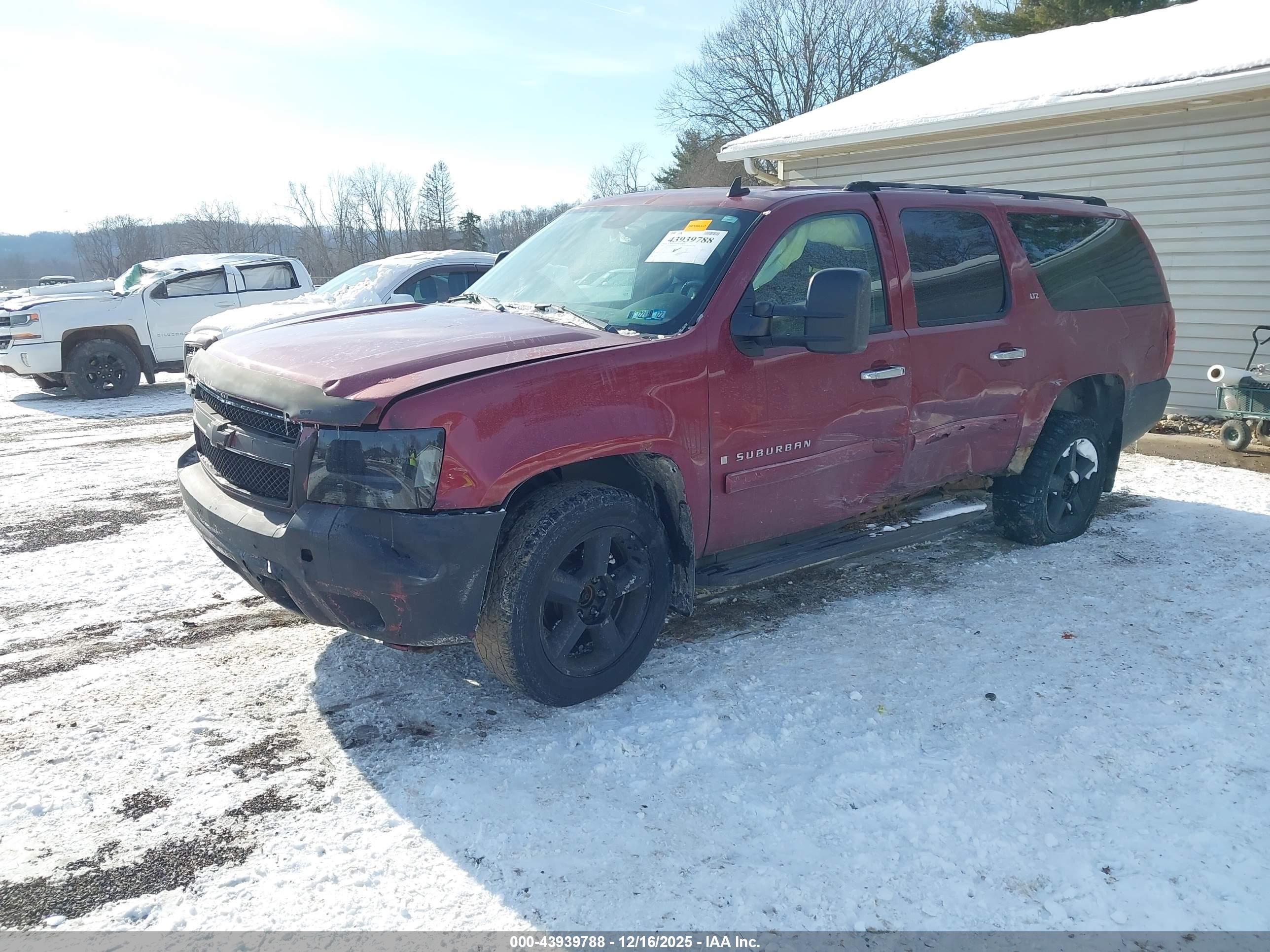 CHEVROLET SUBURBAN image 2