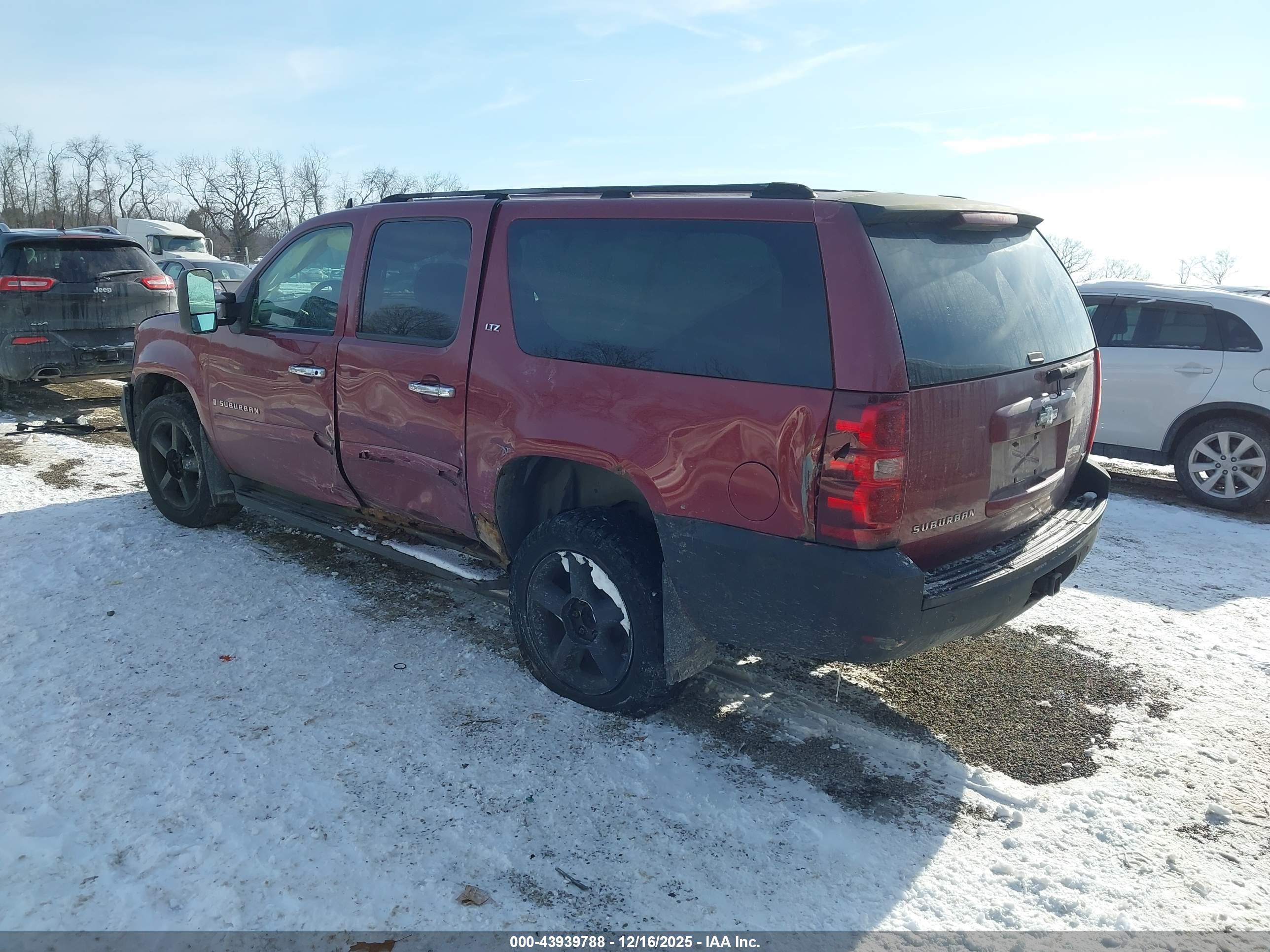 CHEVROLET SUBURBAN image 3