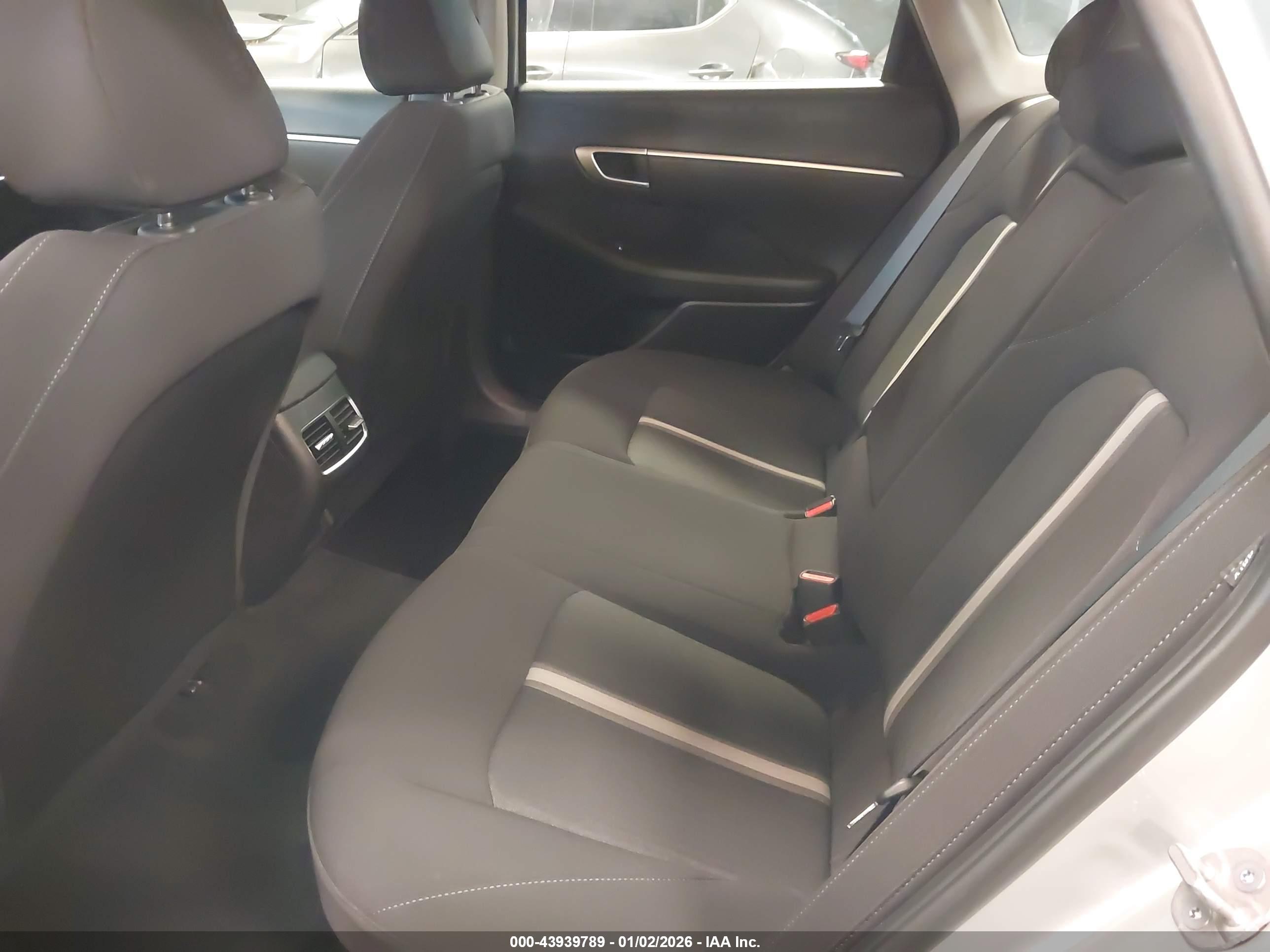 HYUNDAI SONATA image 8