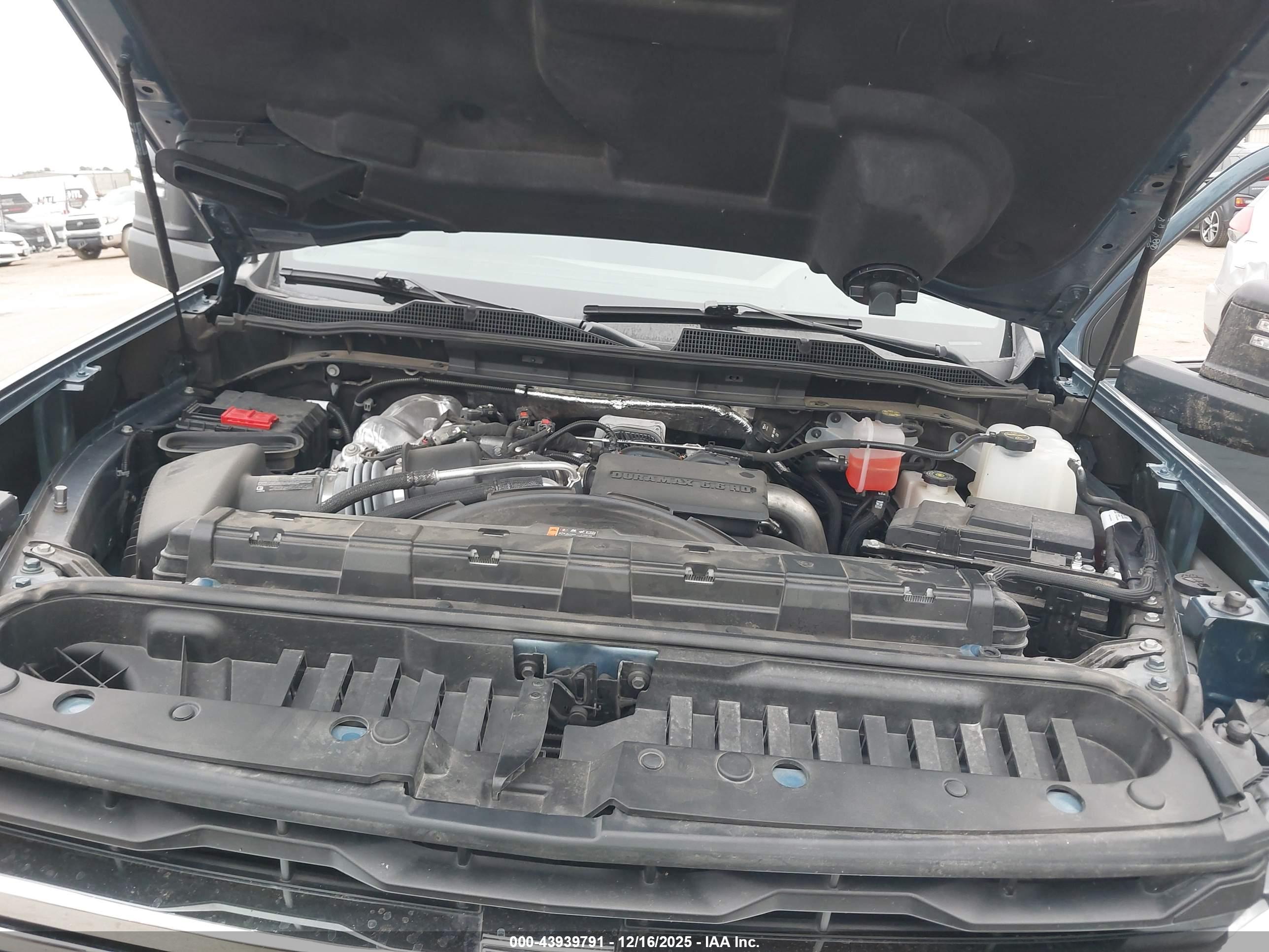 CHEVROLET SILVERADO image 10