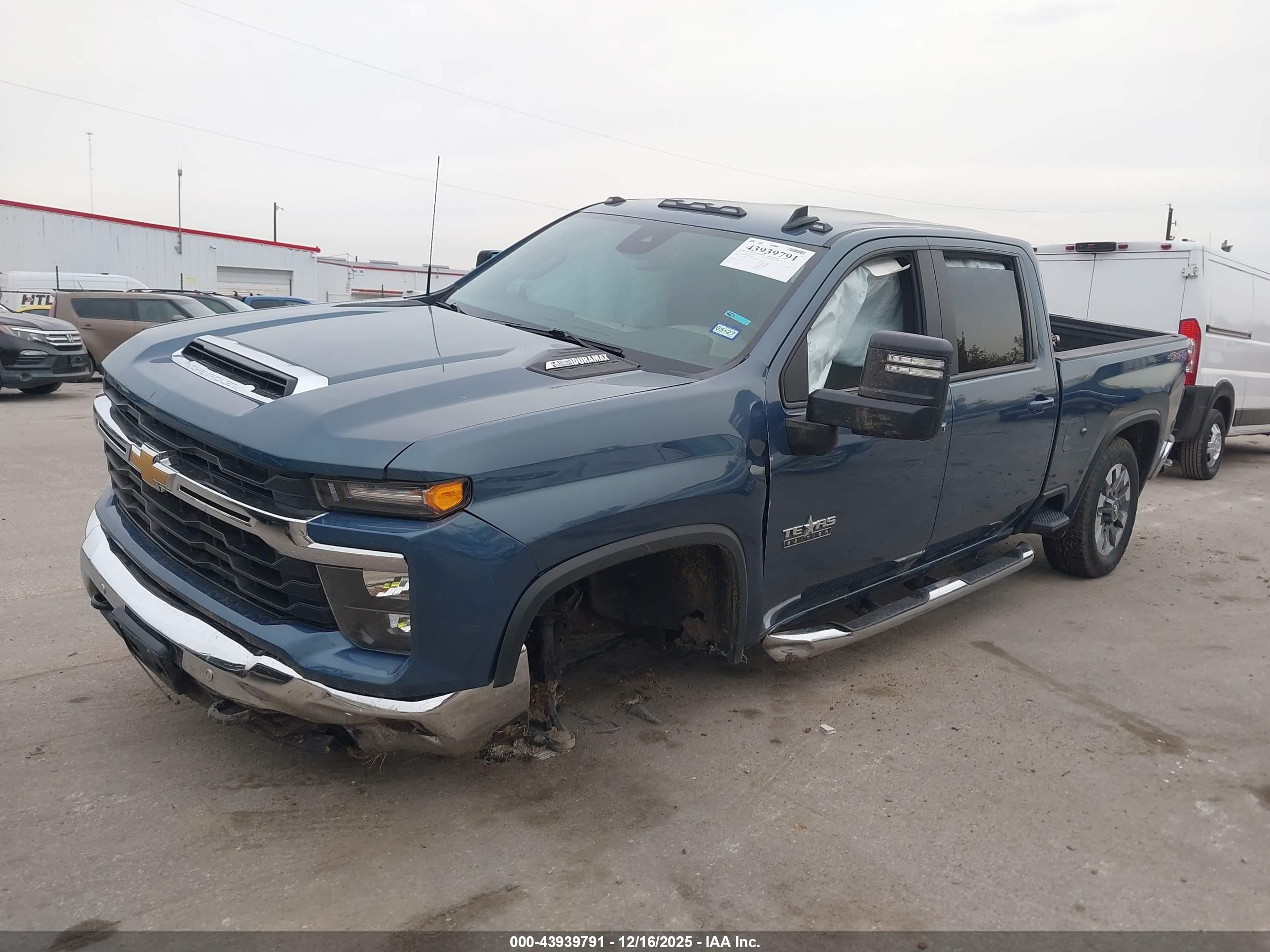 CHEVROLET SILVERADO image 2