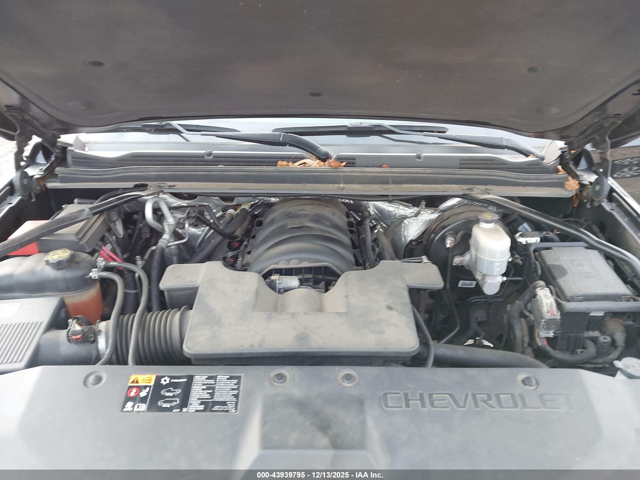 CHEVROLET SUBURBAN image 10