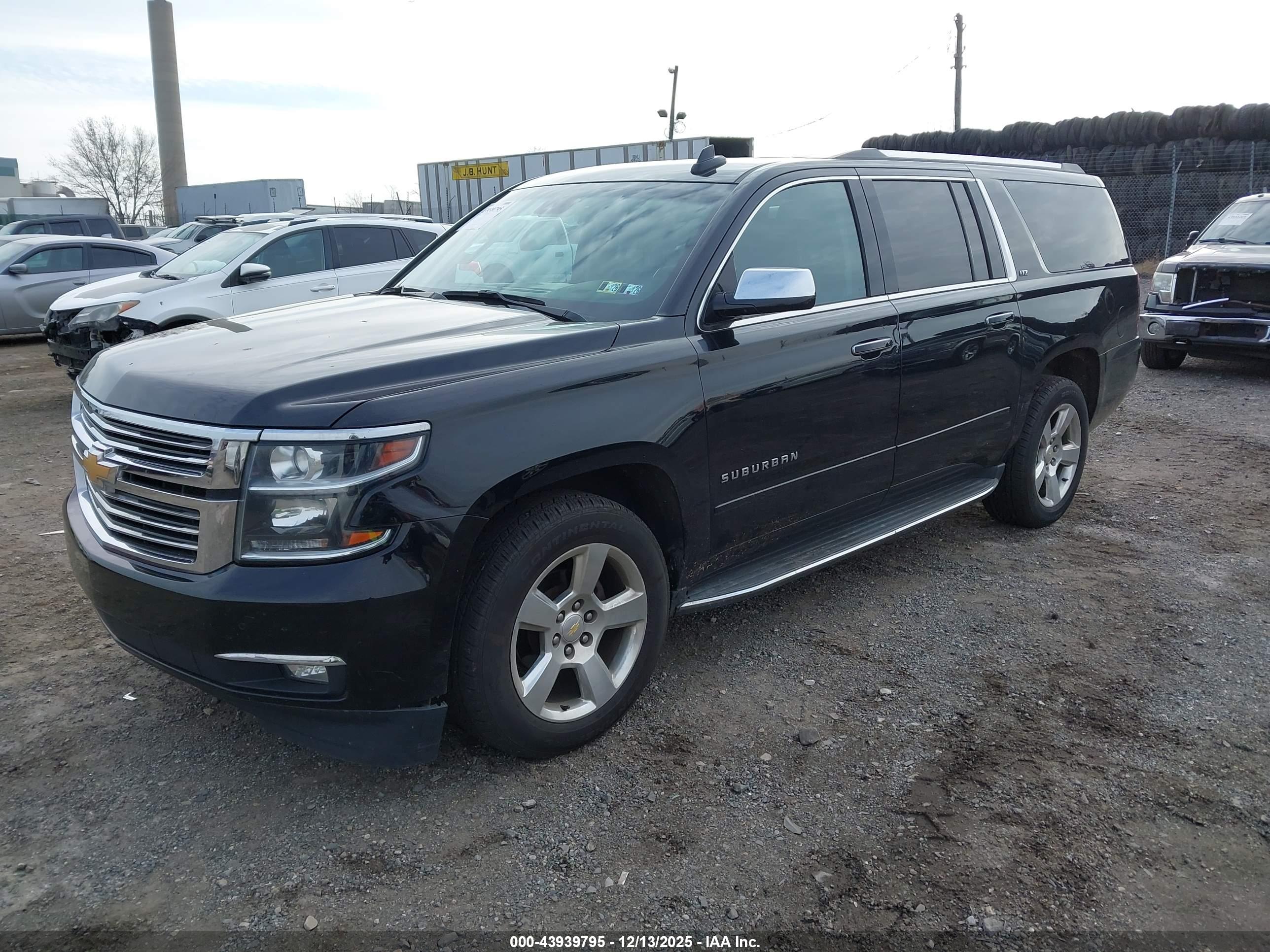 CHEVROLET SUBURBAN image 2