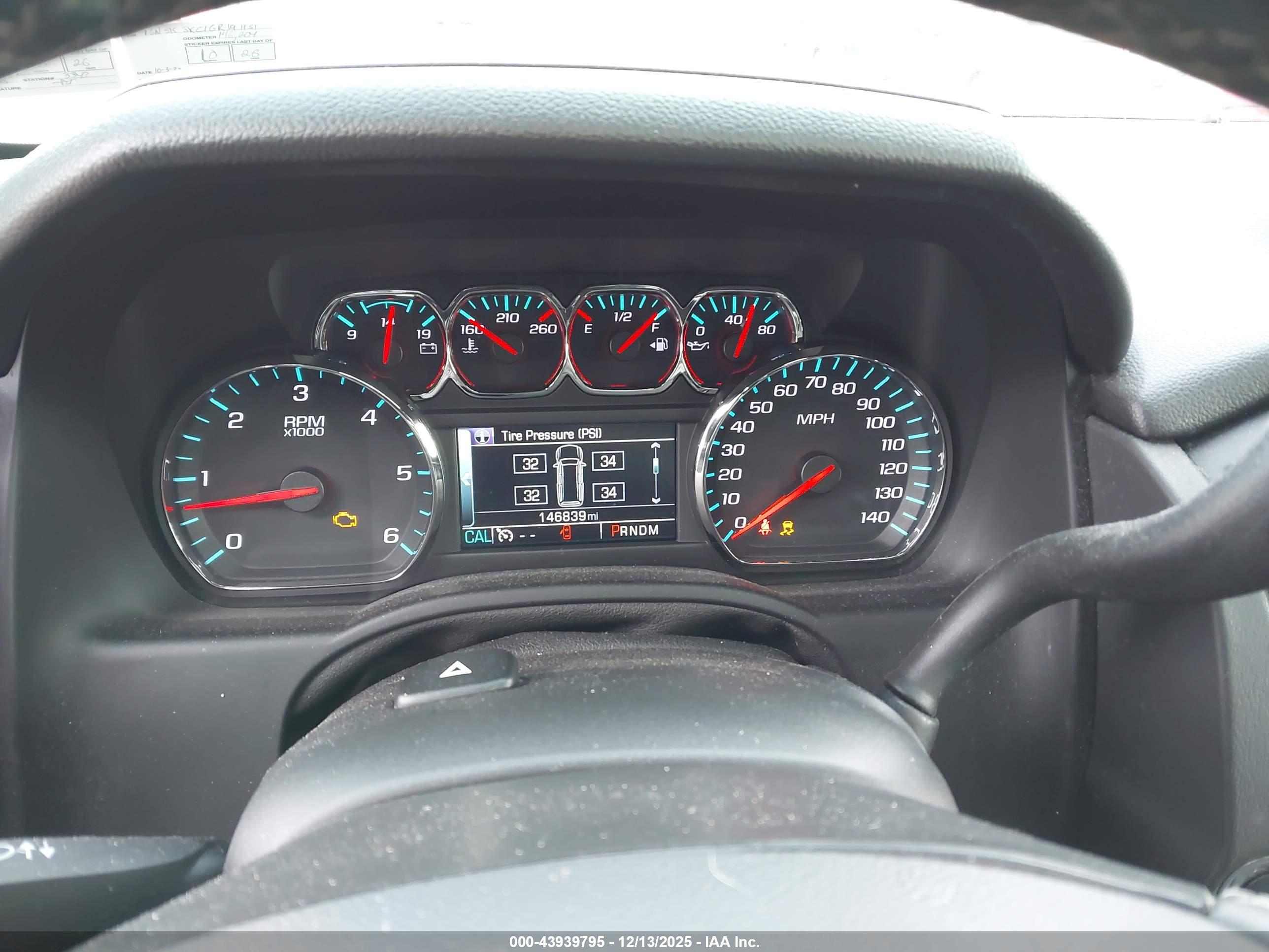 CHEVROLET SUBURBAN image 7