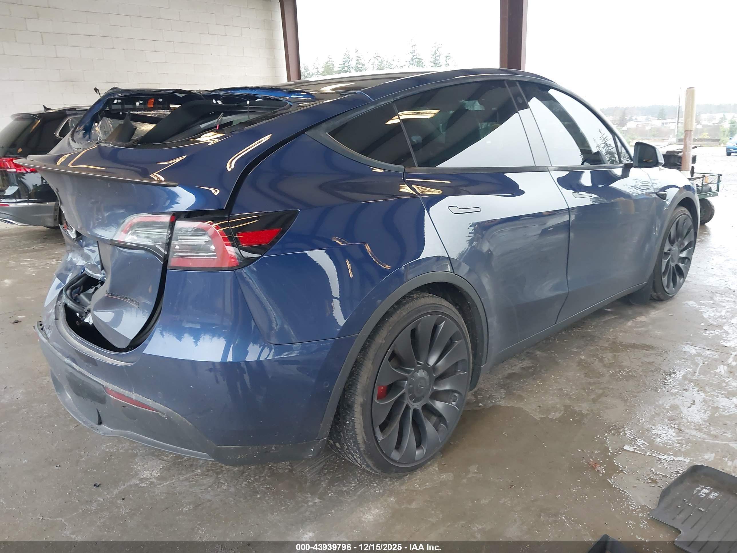 TESLA MODEL image 4