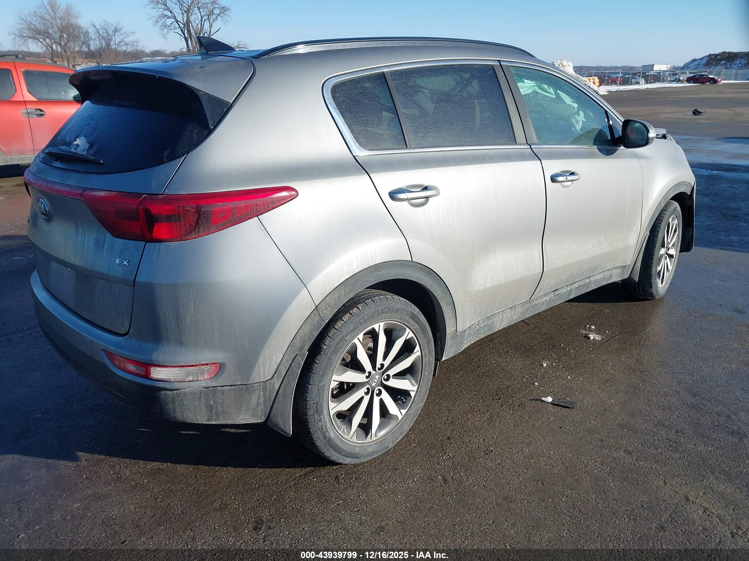 KIA SPORTAGE image 4