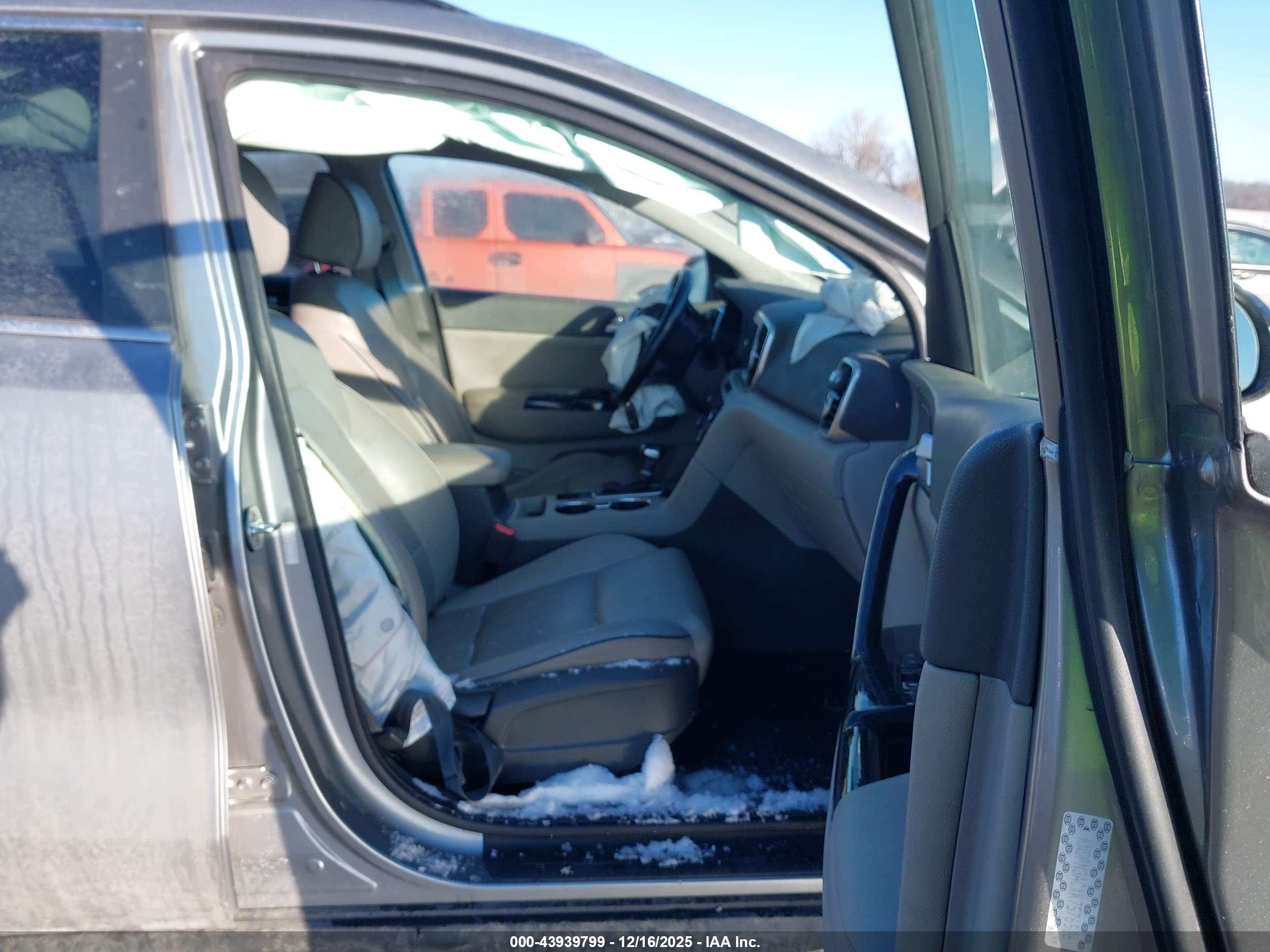 KIA SPORTAGE image 5