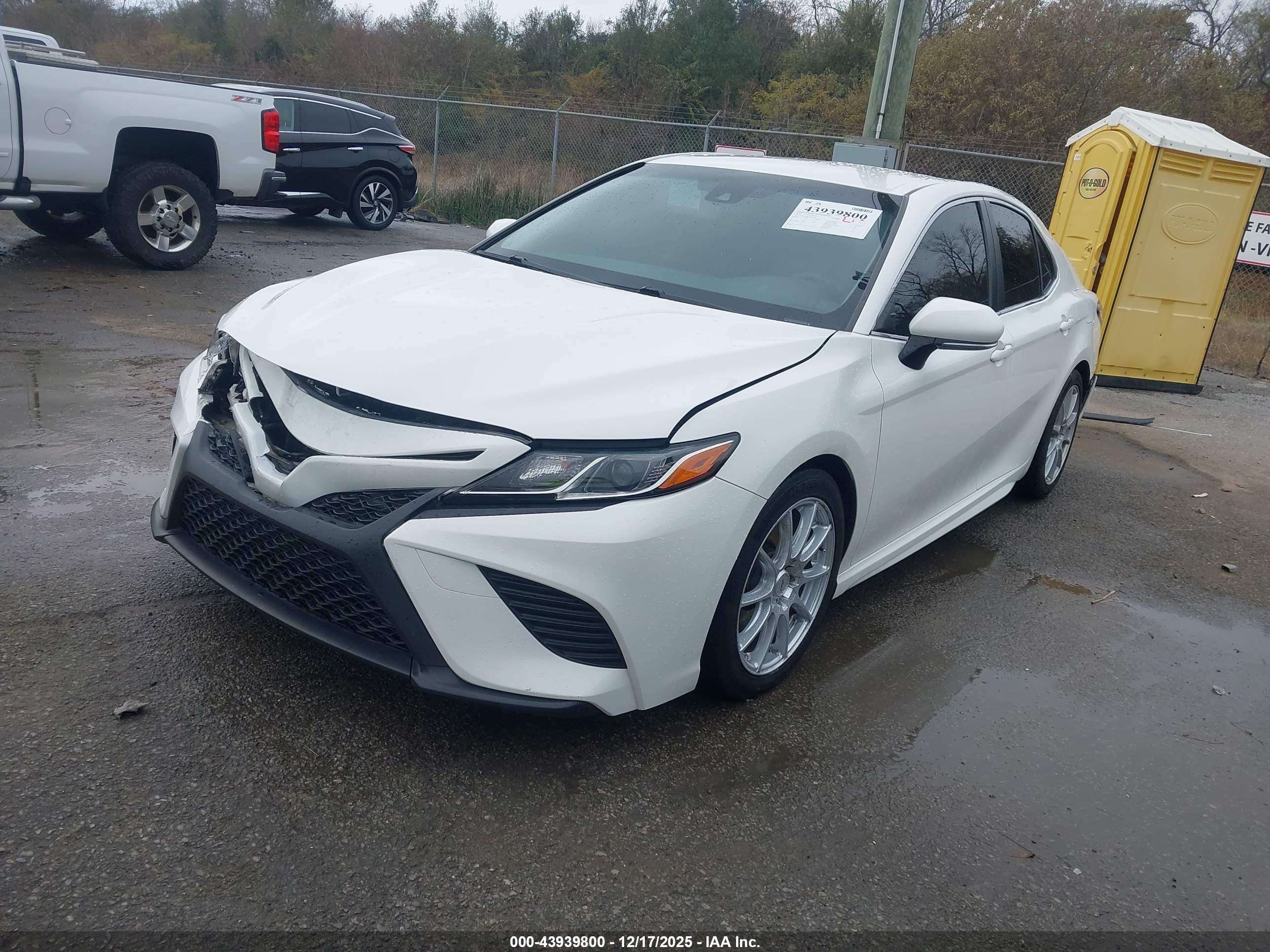 TOYOTA CAMRY image 2