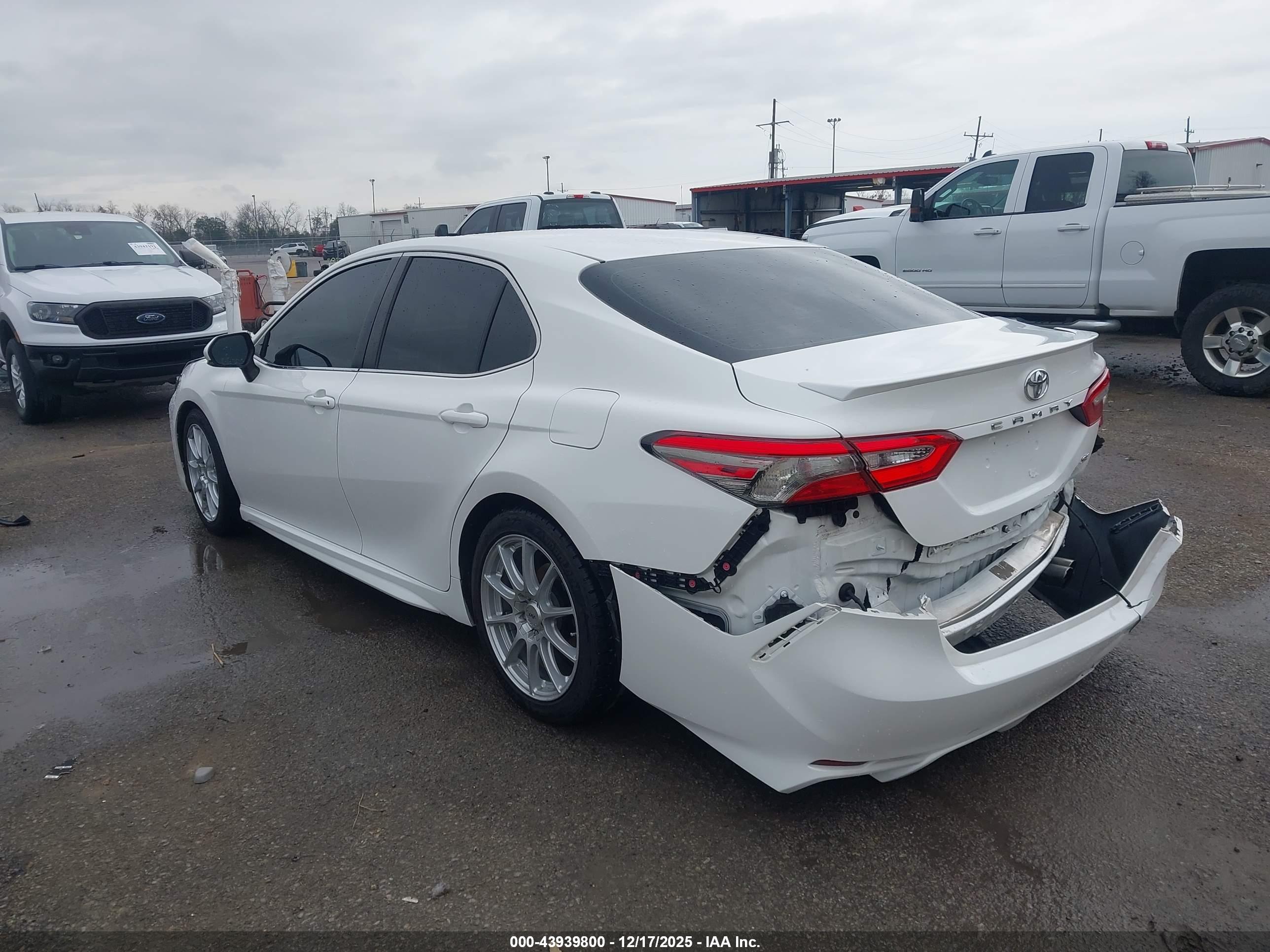 TOYOTA CAMRY image 3