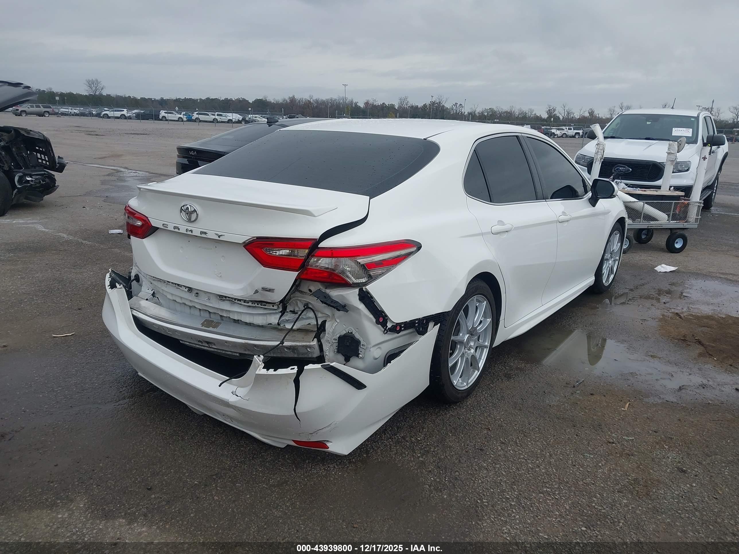 TOYOTA CAMRY image 4