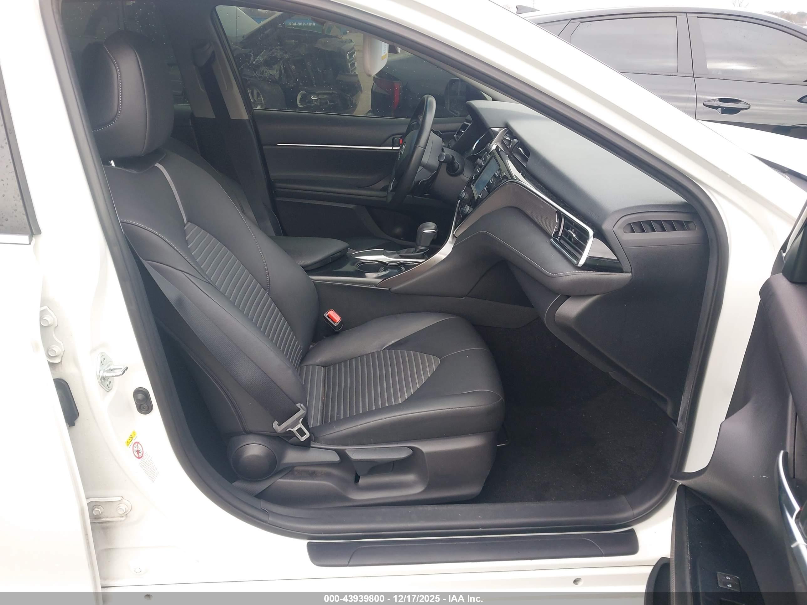 TOYOTA CAMRY image 5
